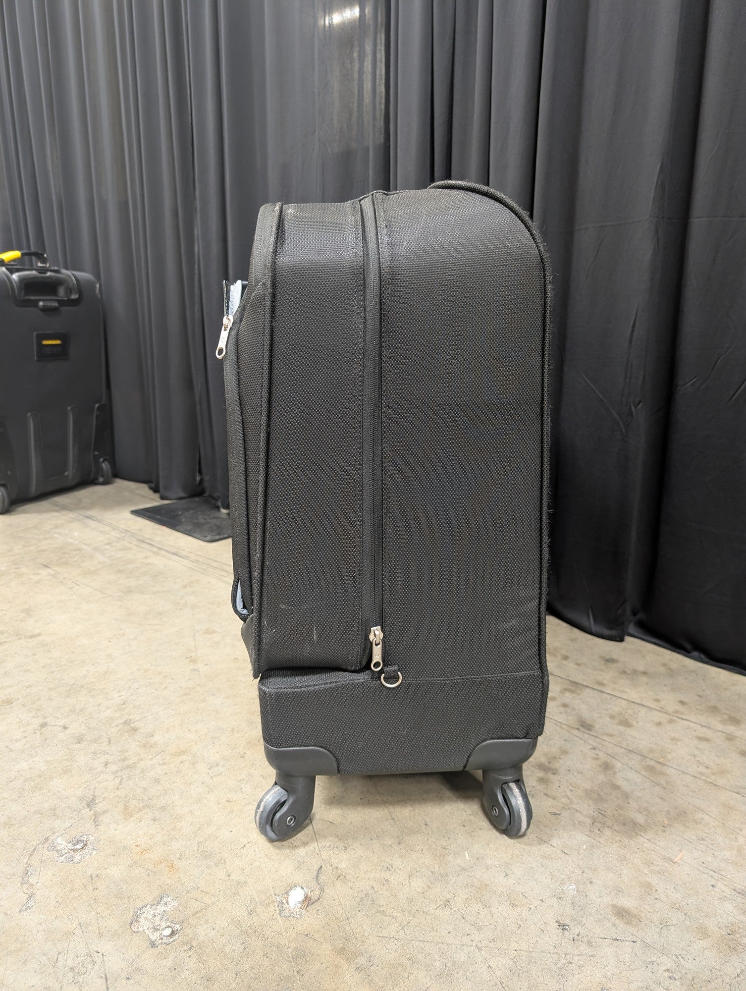 Samsonite Black Softside Suitcase with Spinner Wheels