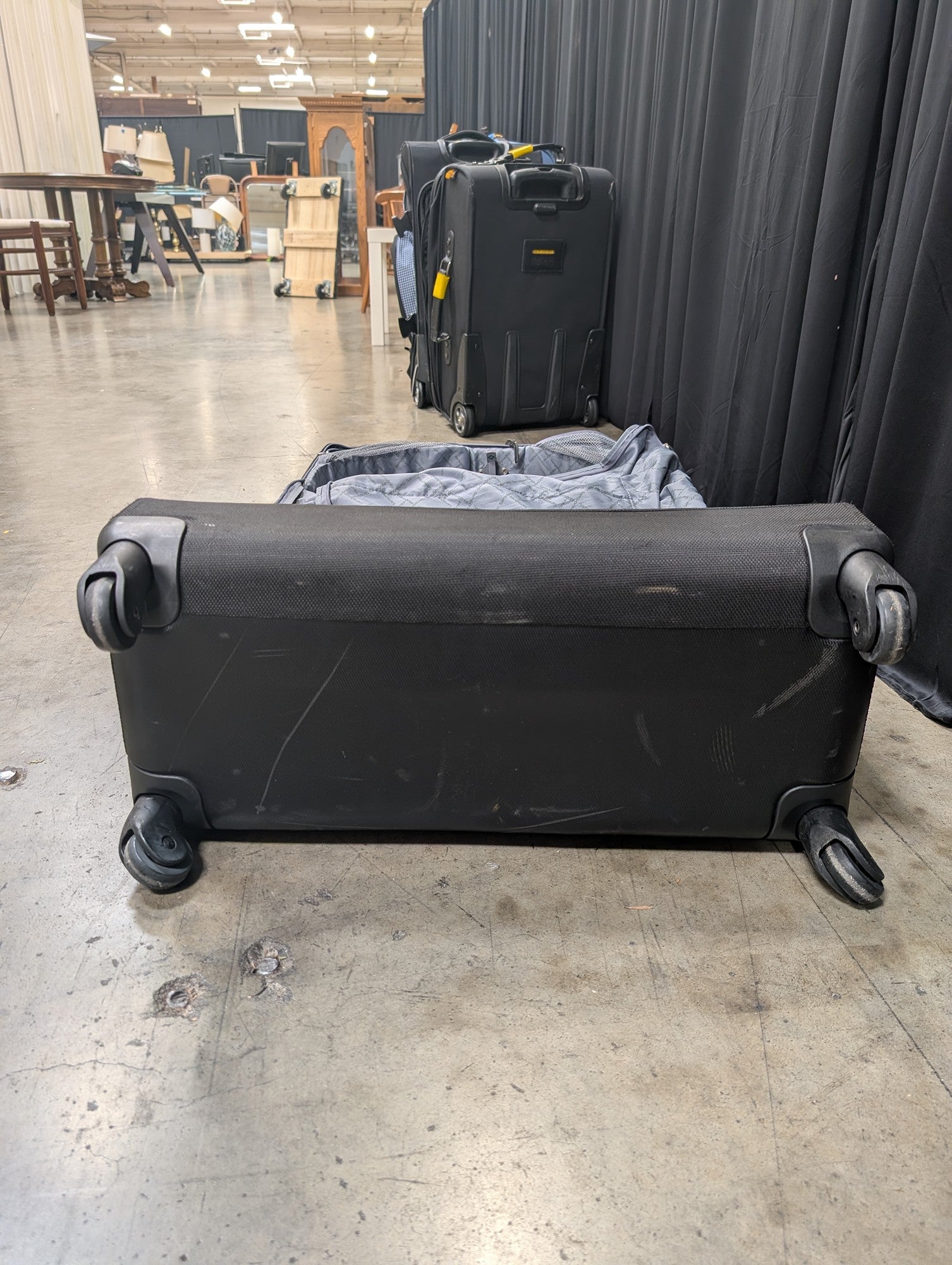 Samsonite Black Softside Suitcase with Spinner Wheels