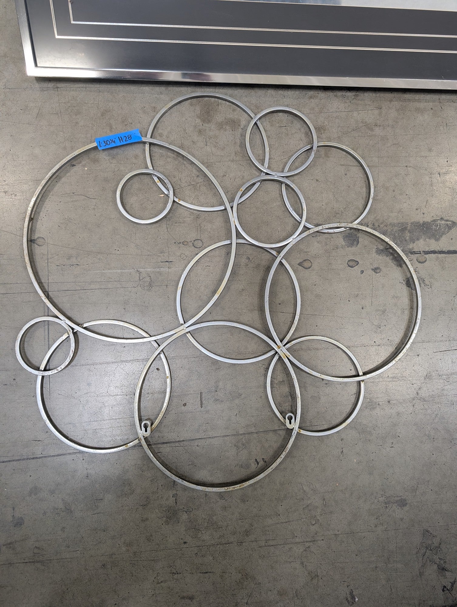 Abstract Silver Metal Interlocking Ring Wall Art