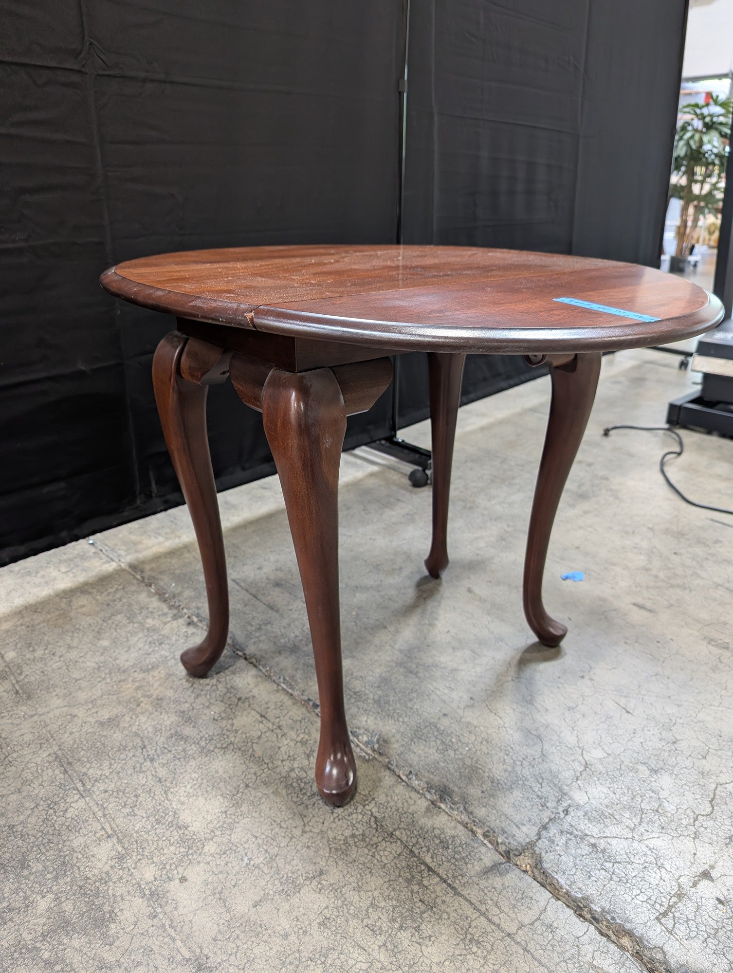 Cherry Tone Drop Leaf End Table with Cabriole Legs