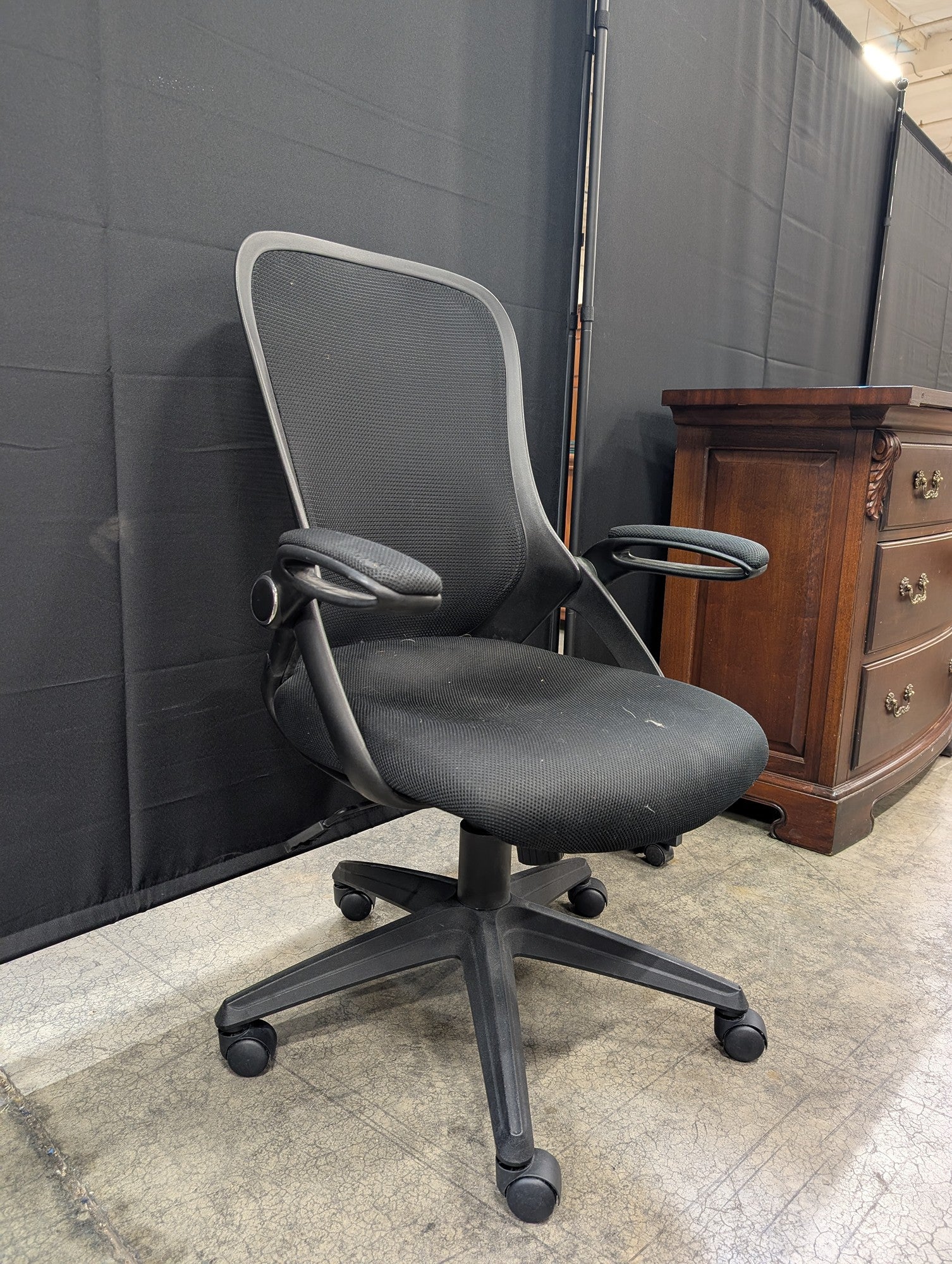 Contemporary Black Mesh Back Task Chair