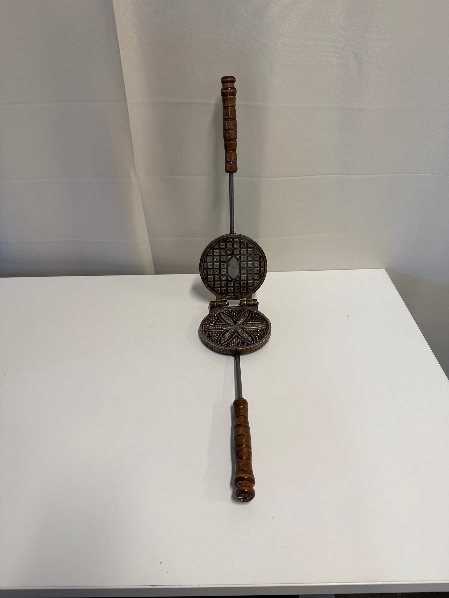 Vintage C. Palmer 1R Cast Iron Pizzelle & Waffle Iron