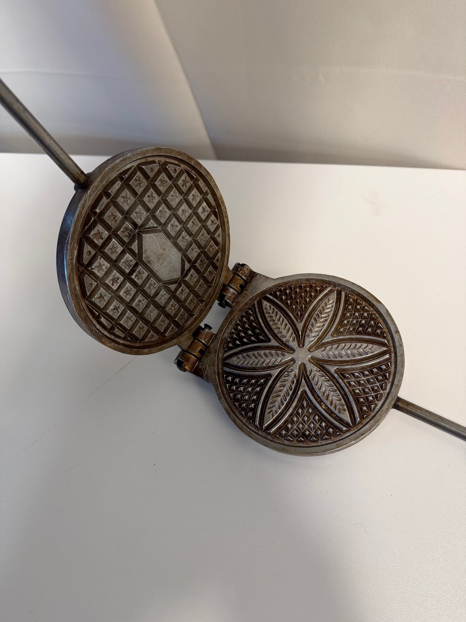 Vintage C. Palmer 1R Cast Iron Pizzelle & Waffle Iron