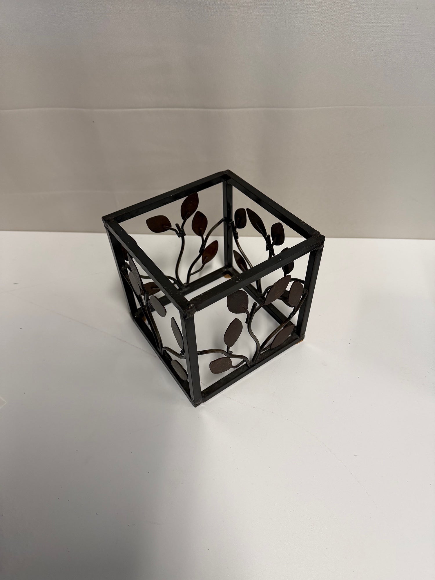 Rustic Metal Leaf Motif Decorative Cube Holder