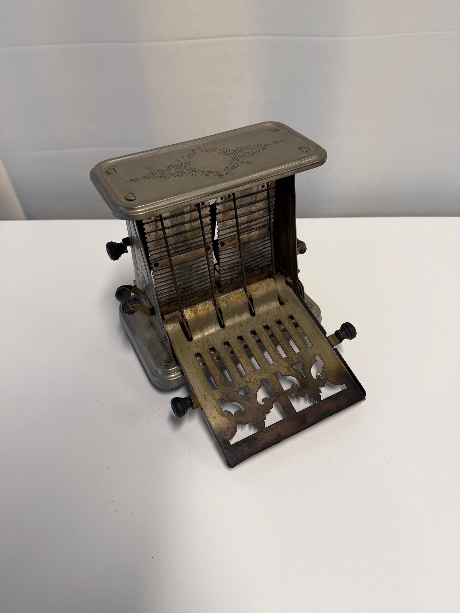 Antique 1920s Universal 'Turn Easy' Flip Toaster