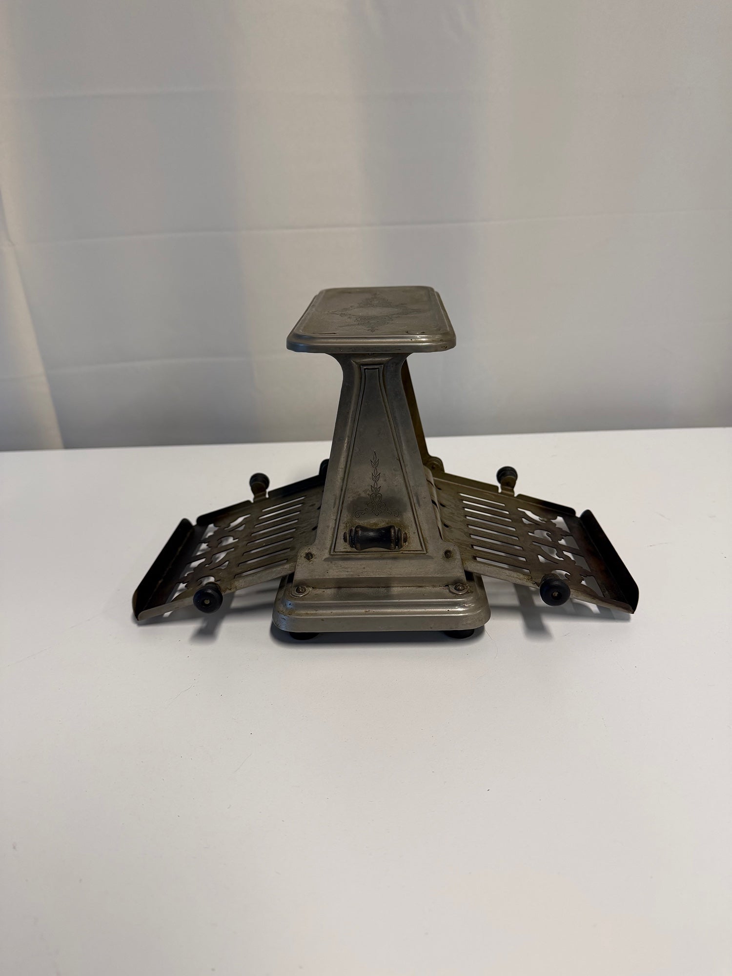 Antique 1920s Universal 'Turn Easy' Flip Toaster