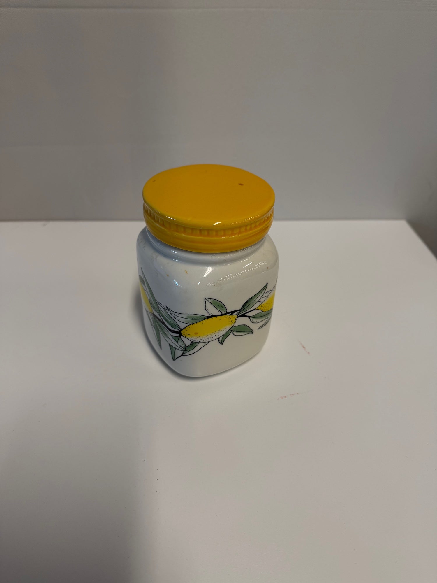 Arlington DESIGNS Ceramic Lemon Pattern Storage Jar with Yellow Lid