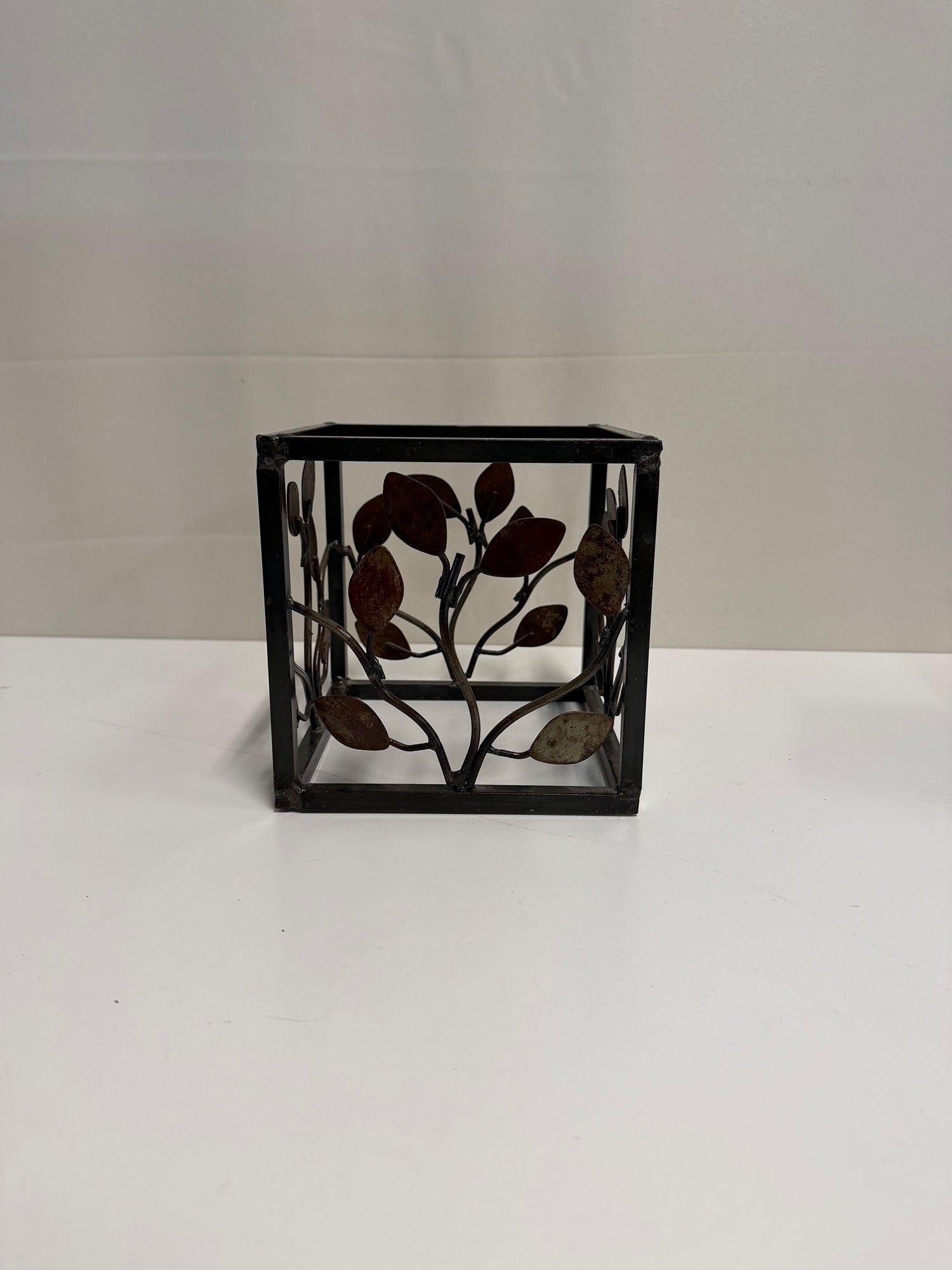 Rustic Metal Leaf Motif Decorative Cube Holder