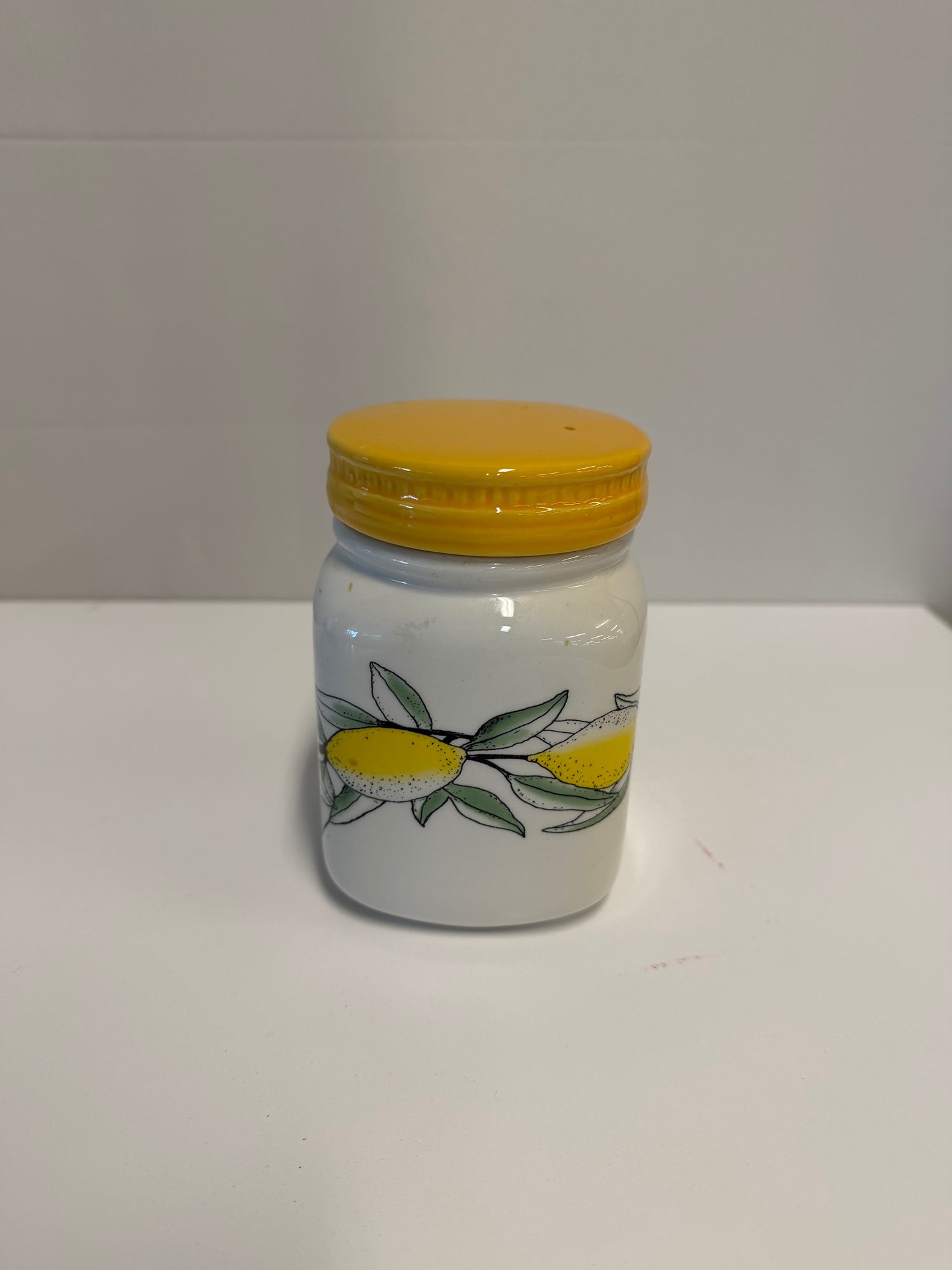 Arlington DESIGNS Ceramic Lemon Pattern Storage Jar with Yellow Lid