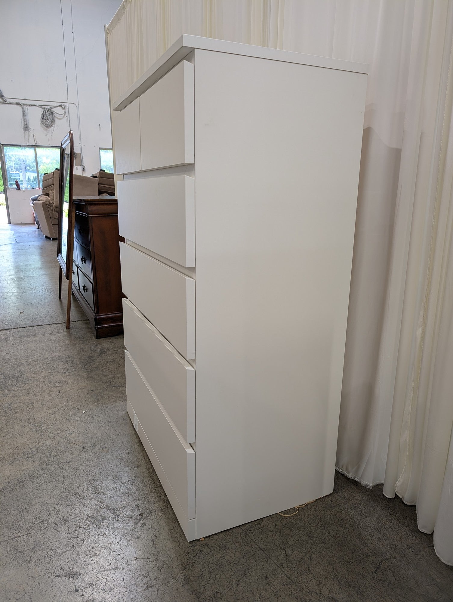 Minimalist White Six-Drawer Dresser