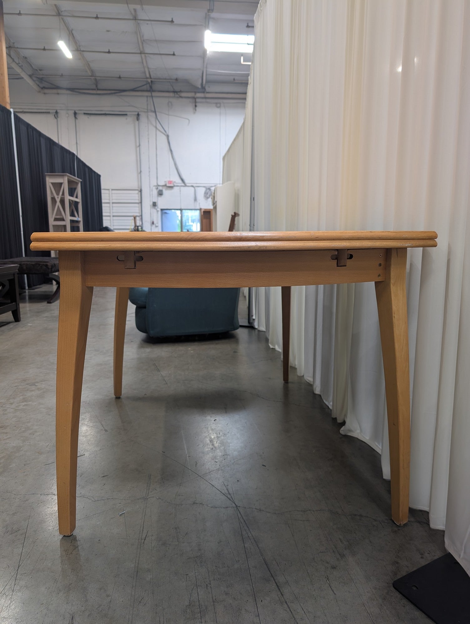 Scandinavian Style Extendable Dining Table in Light Wood