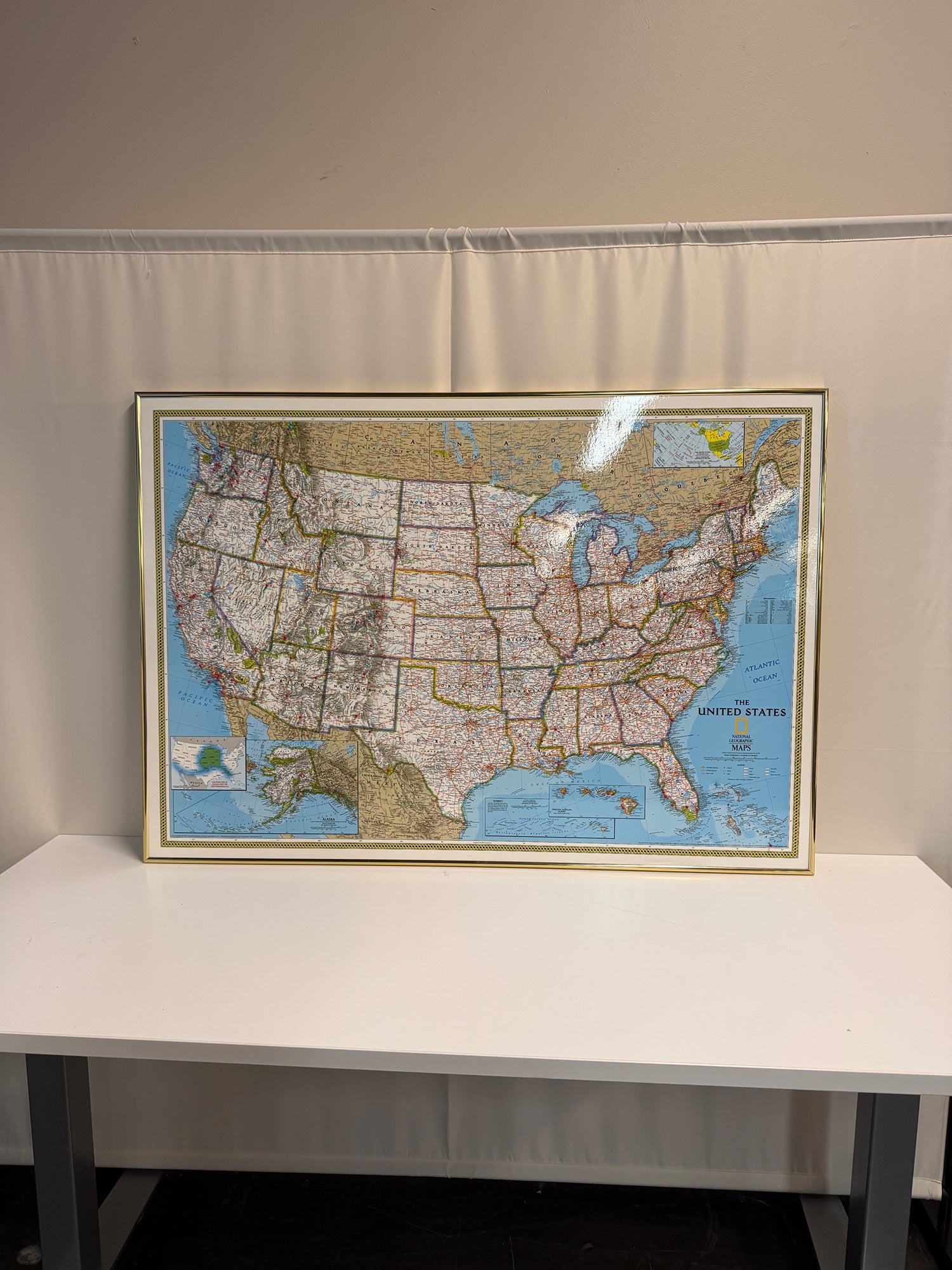 National Geographic Classic United States Map with Travel Pins