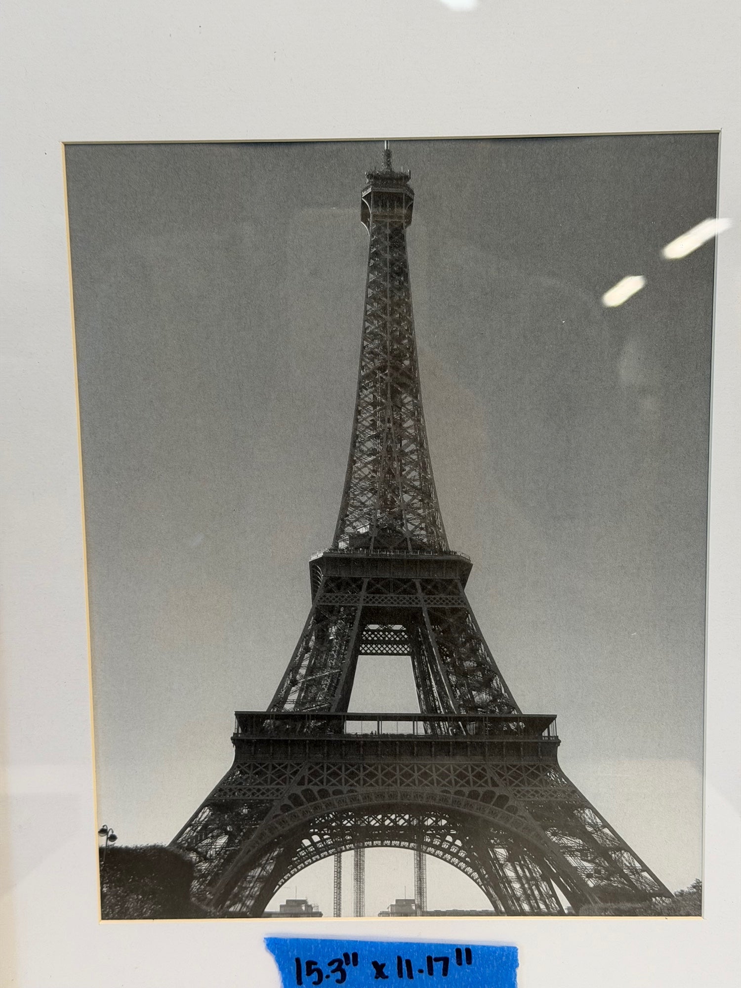 Contemporary Black Picture Frame with Eiffel Tower Print