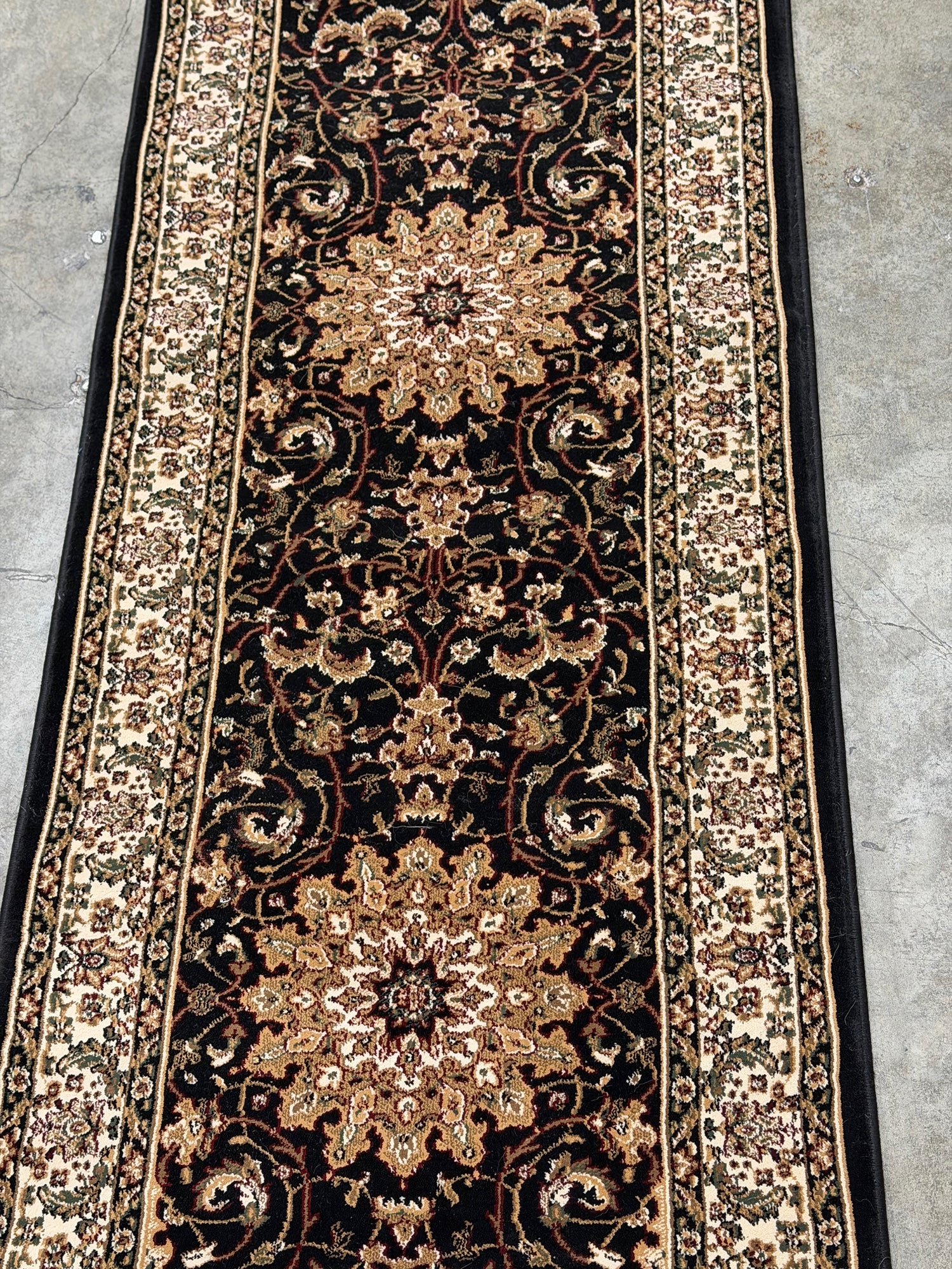 Thomasville Timeless Classic Willington Black Runner Rug Ornate Floral Medallion Pattern