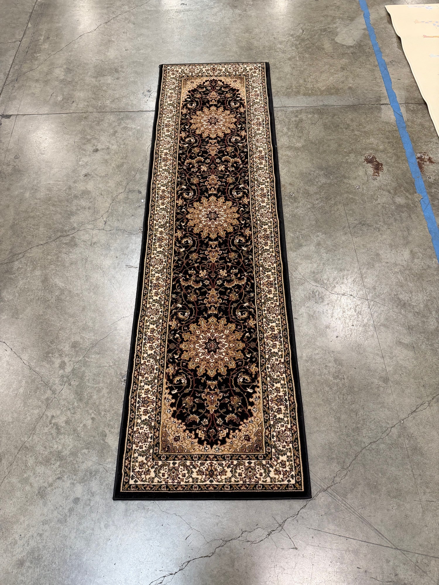 Thomasville Timeless Classic Willington Black Runner Rug Ornate Floral Medallion Pattern