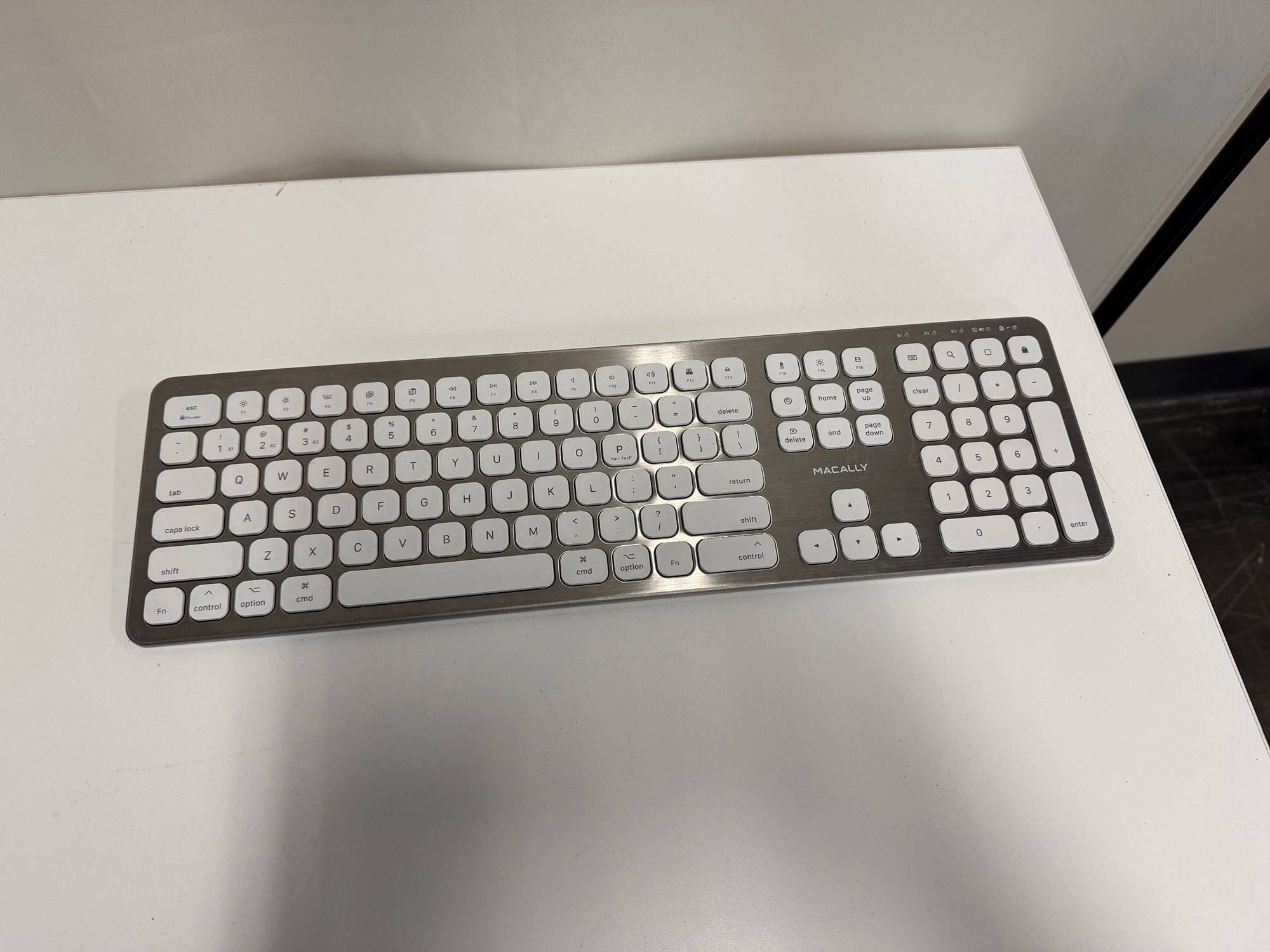 Macally BTWKEYMB Full-Size Bluetooth Wireless Keyboard