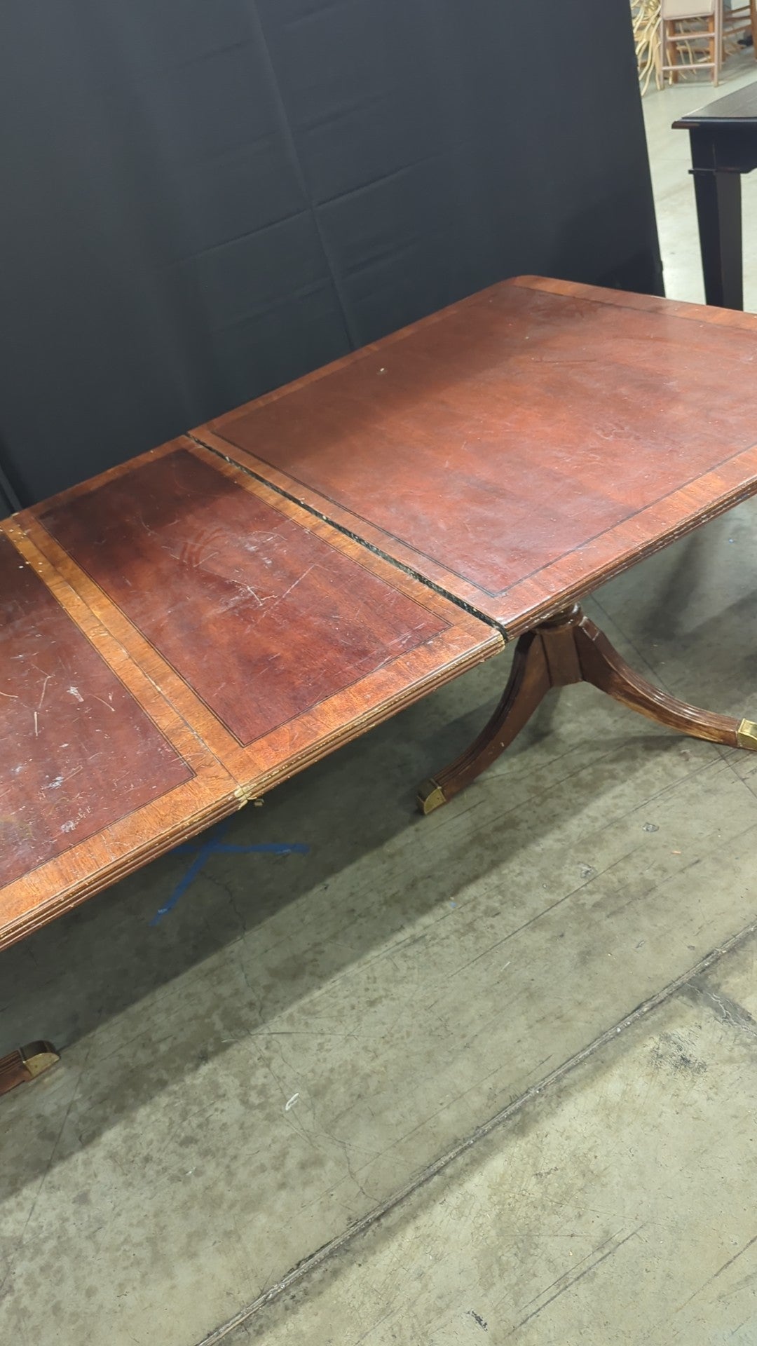 Traditional Pedestal Base Wood Dining Table