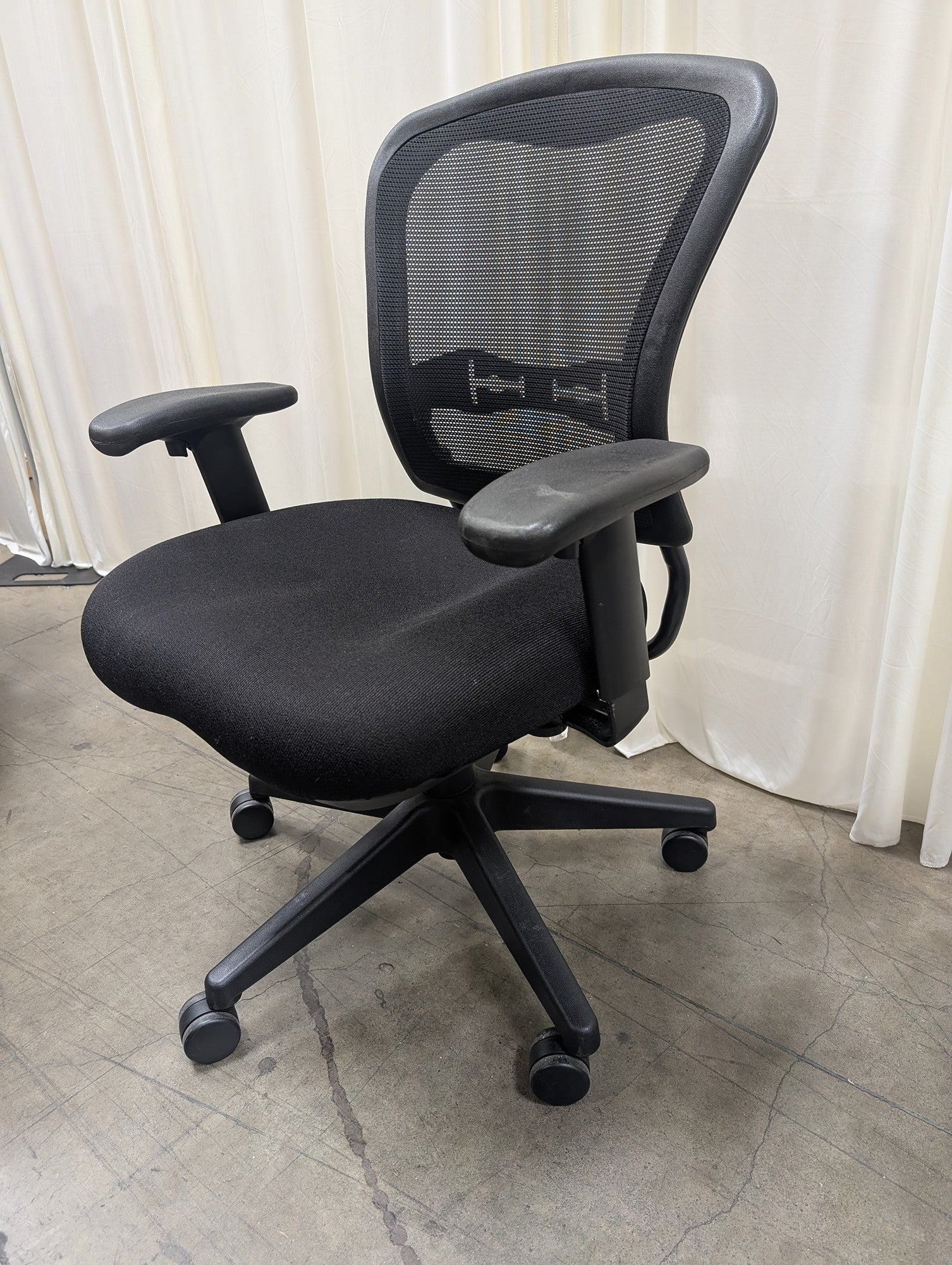 Black Mesh Back Ergonomic Office Chair with Adjustable Arms