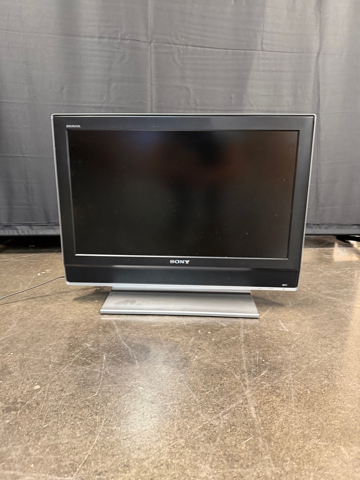 SONY BRAVIA 26” LCD TV with Silver Stand | KDL-26M3000