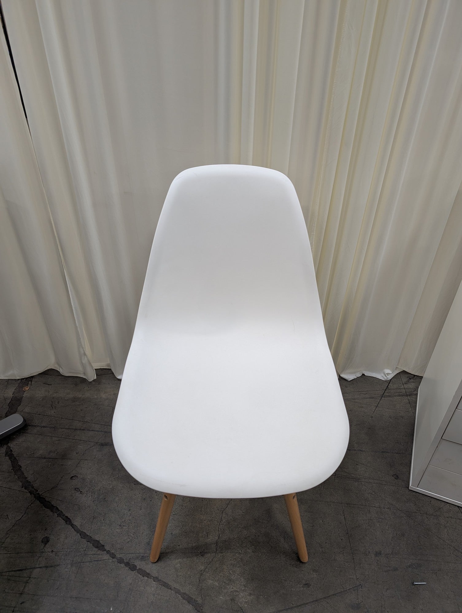 White Mid-Century Modern Plastic Shell Chair with Wood Legs