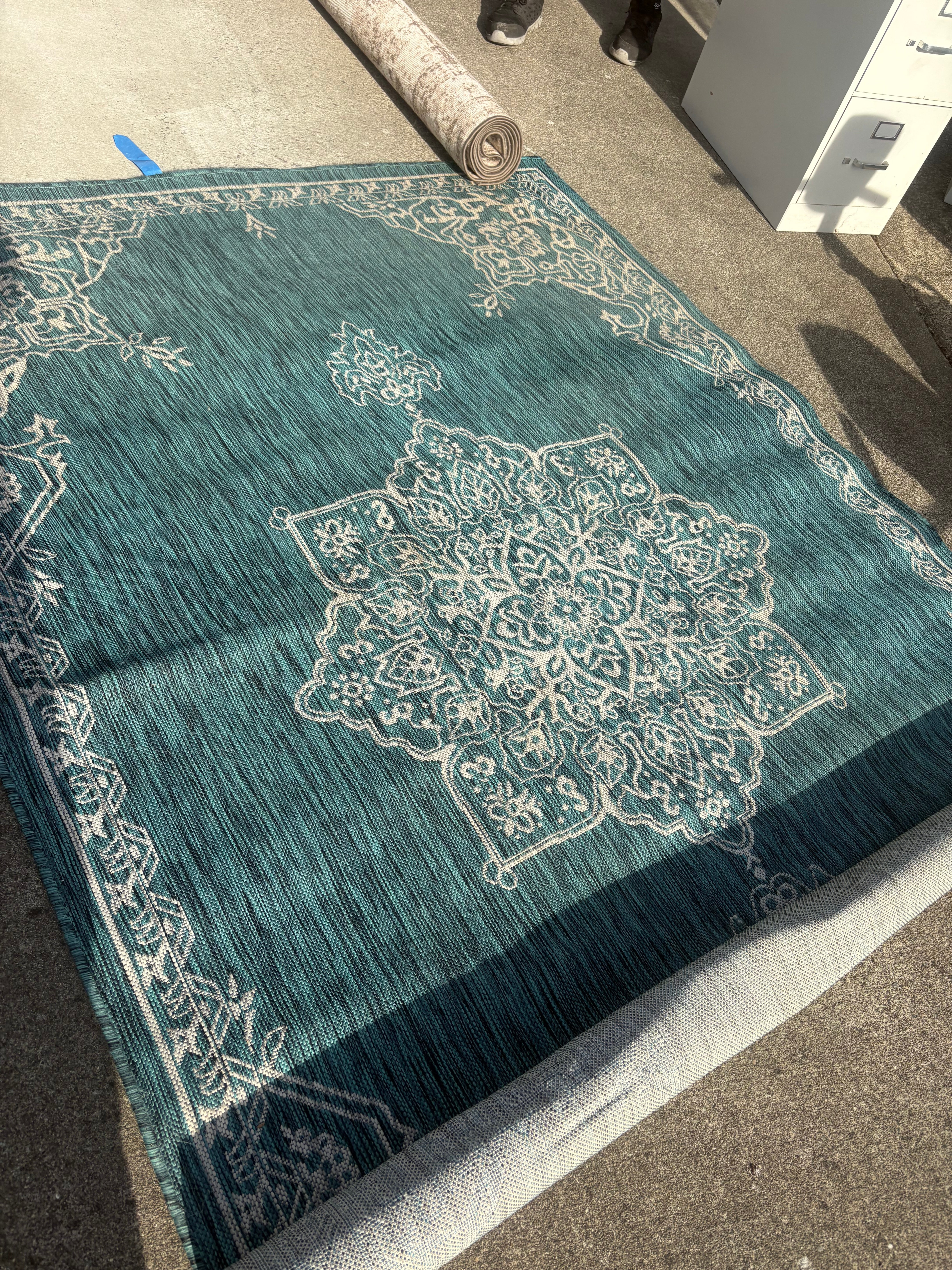 Unique Loom Teal Medallion Pattern Indoor / Outdoor 6 x 9 Area Rug