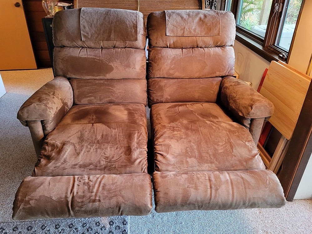 Dual Reclining Two-Seat Loveseat in Brown Microfiber