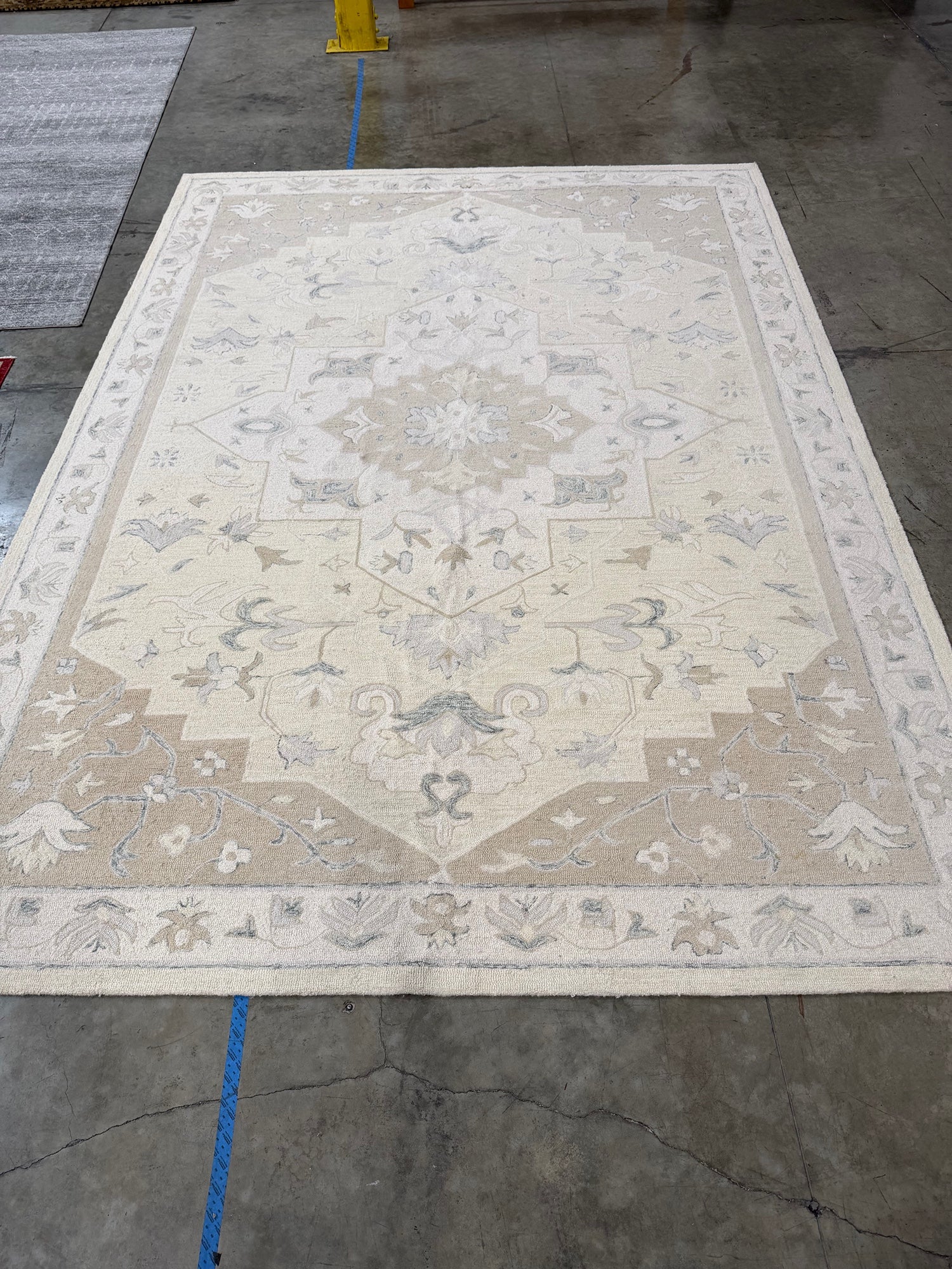 SAFAVIEH Micro-Loop Beige Ivory Traditional Medallion 10 x 14 Area Rug | 100% Wool Pile