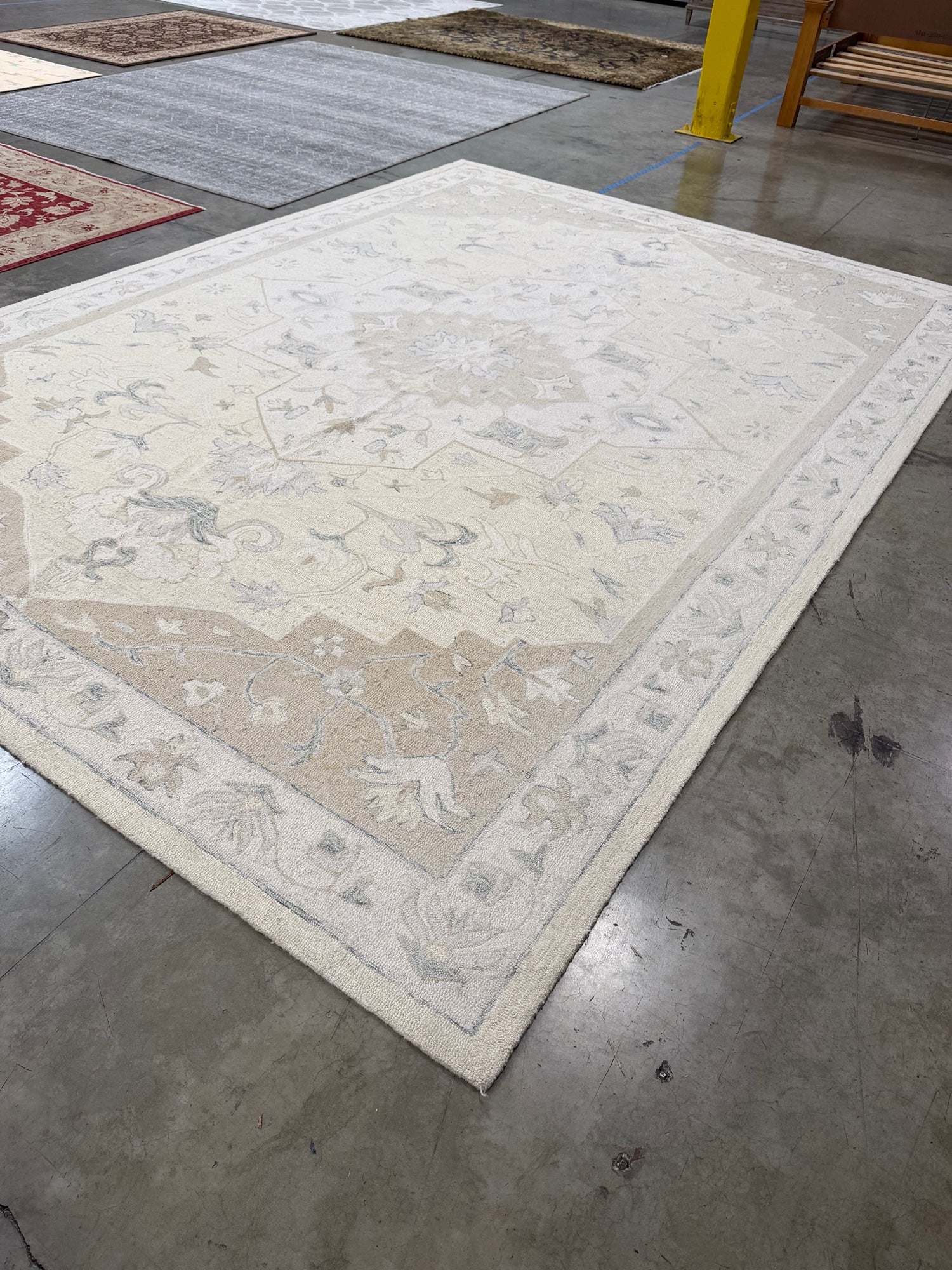SAFAVIEH Micro-Loop Beige Ivory Traditional Medallion 10 x 14 Area Rug | 100% Wool Pile