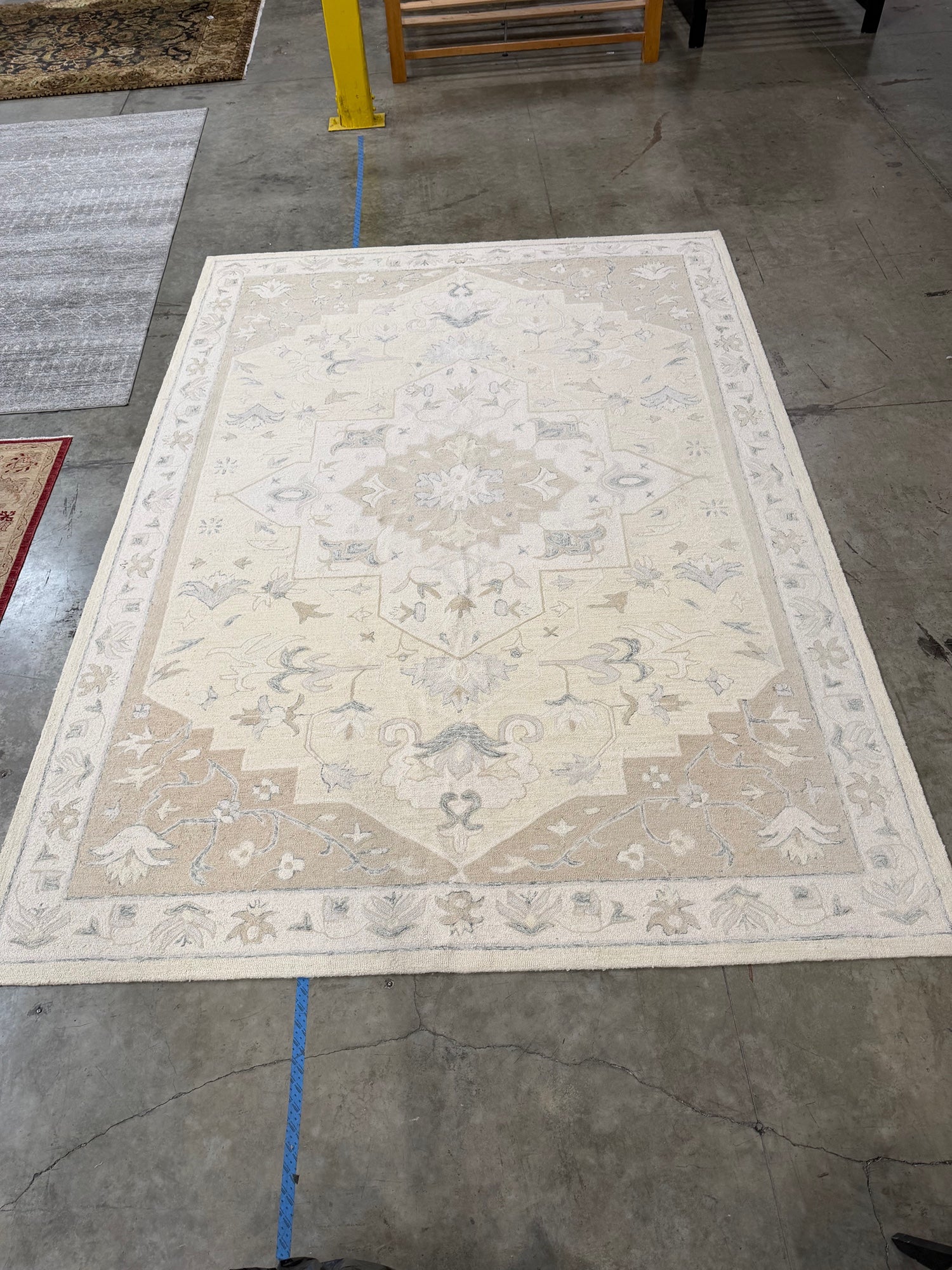 SAFAVIEH Micro-Loop Beige Ivory Traditional Medallion 10 x 14 Area Rug | 100% Wool Pile