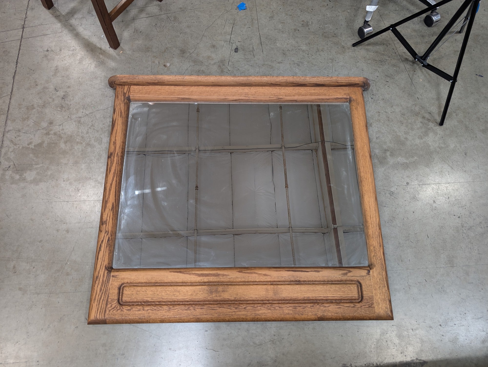 Oak-Toned Rectangular Wall Mirror with Decorative Molding