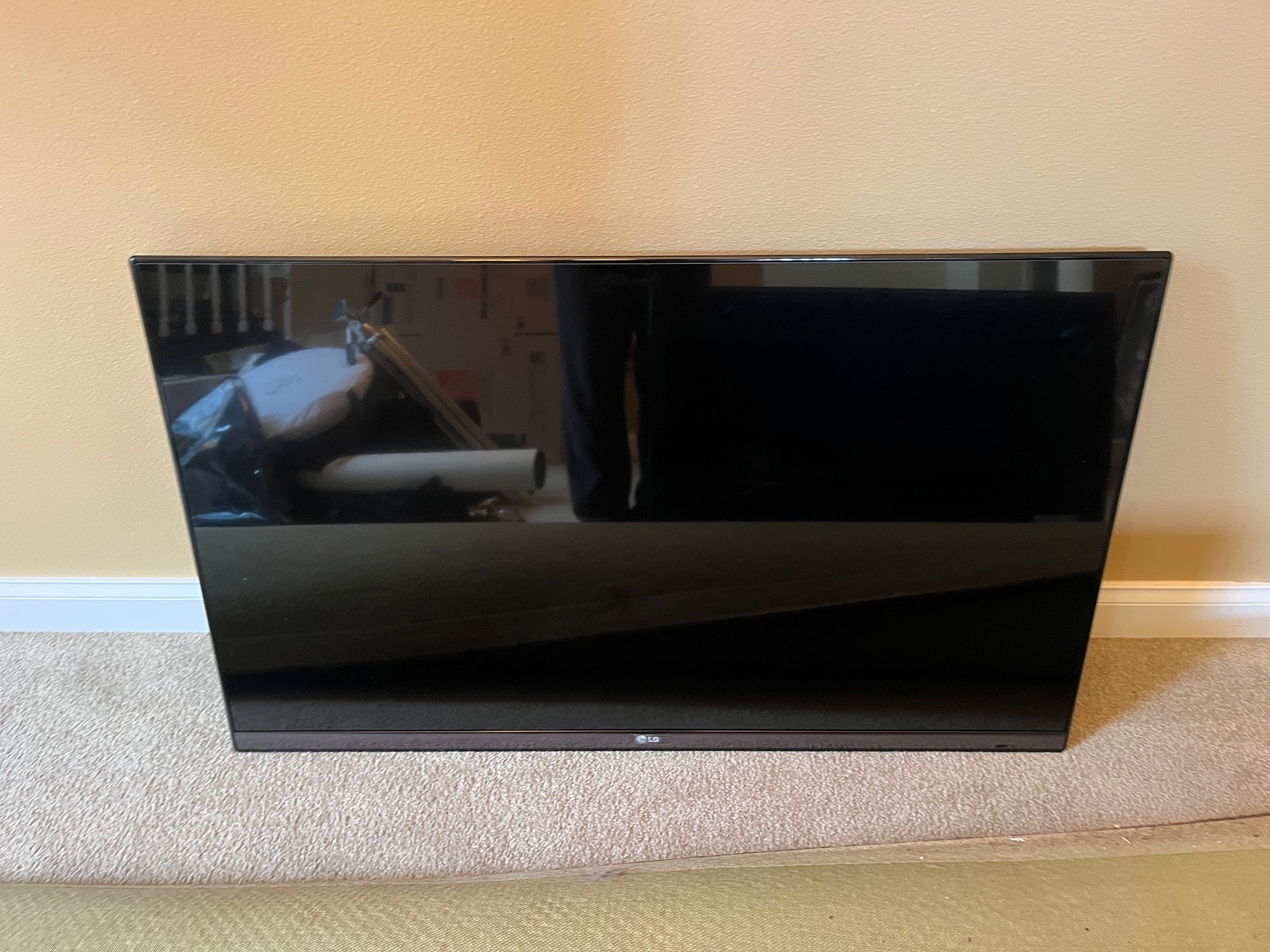 Black LG 48 Inches Flat Screen Television - 47LM6400