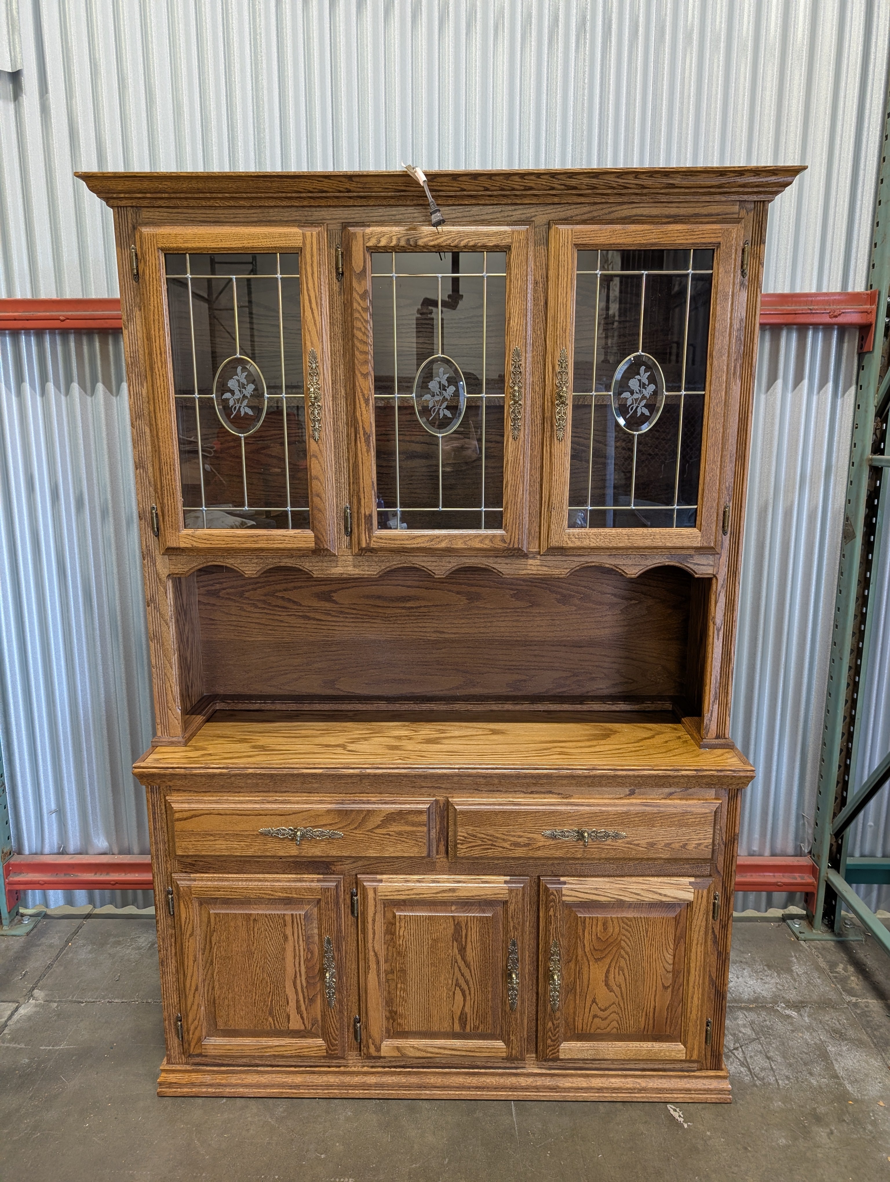 Traditional Oak Wood Display Hutch with Leaded Glass Doors