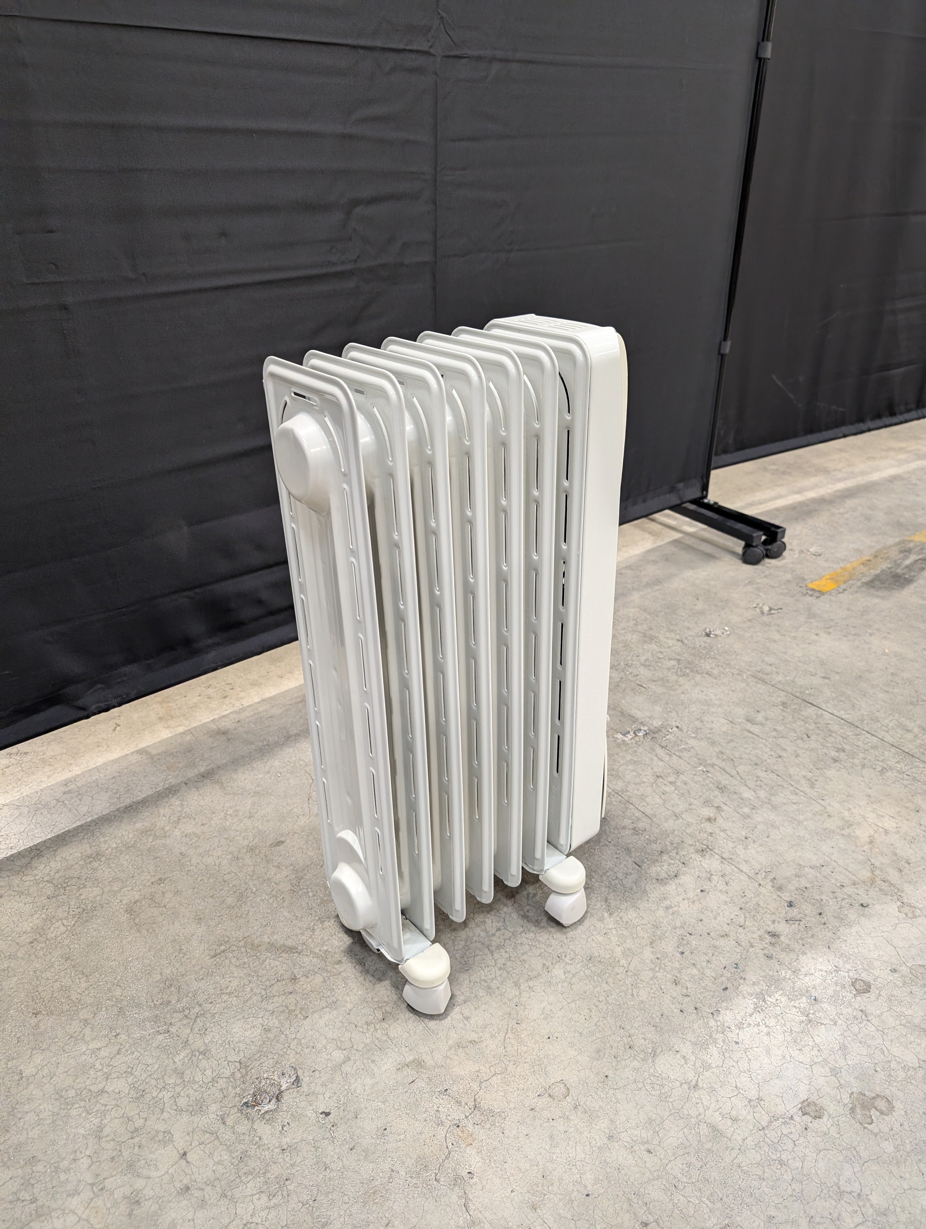 DeLonghi SAFEHEAT Portable Oil-Filled Radiator Heater with Thermostat Control