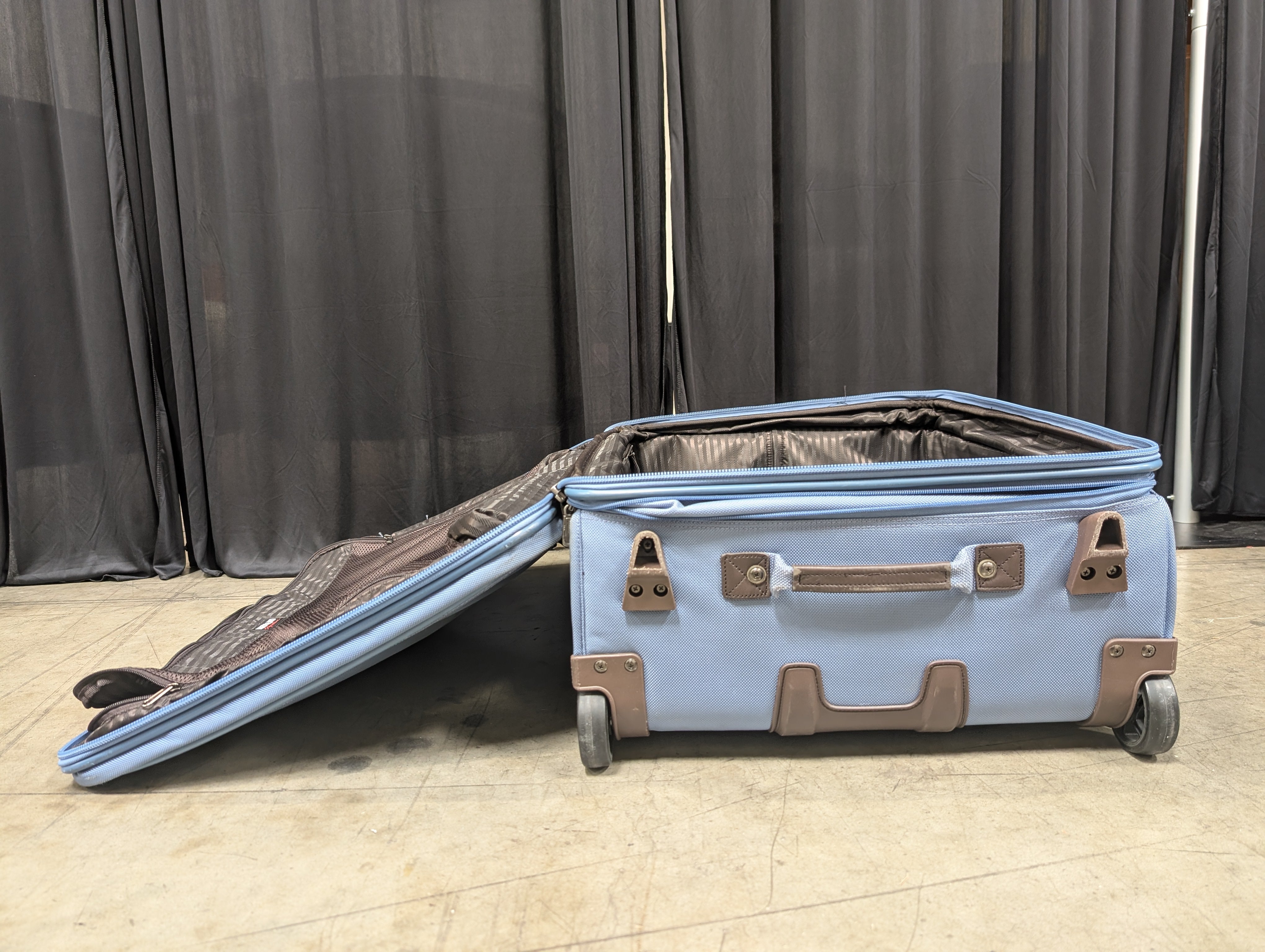 Light Blue Rolling Suitcase with Retractable Handle