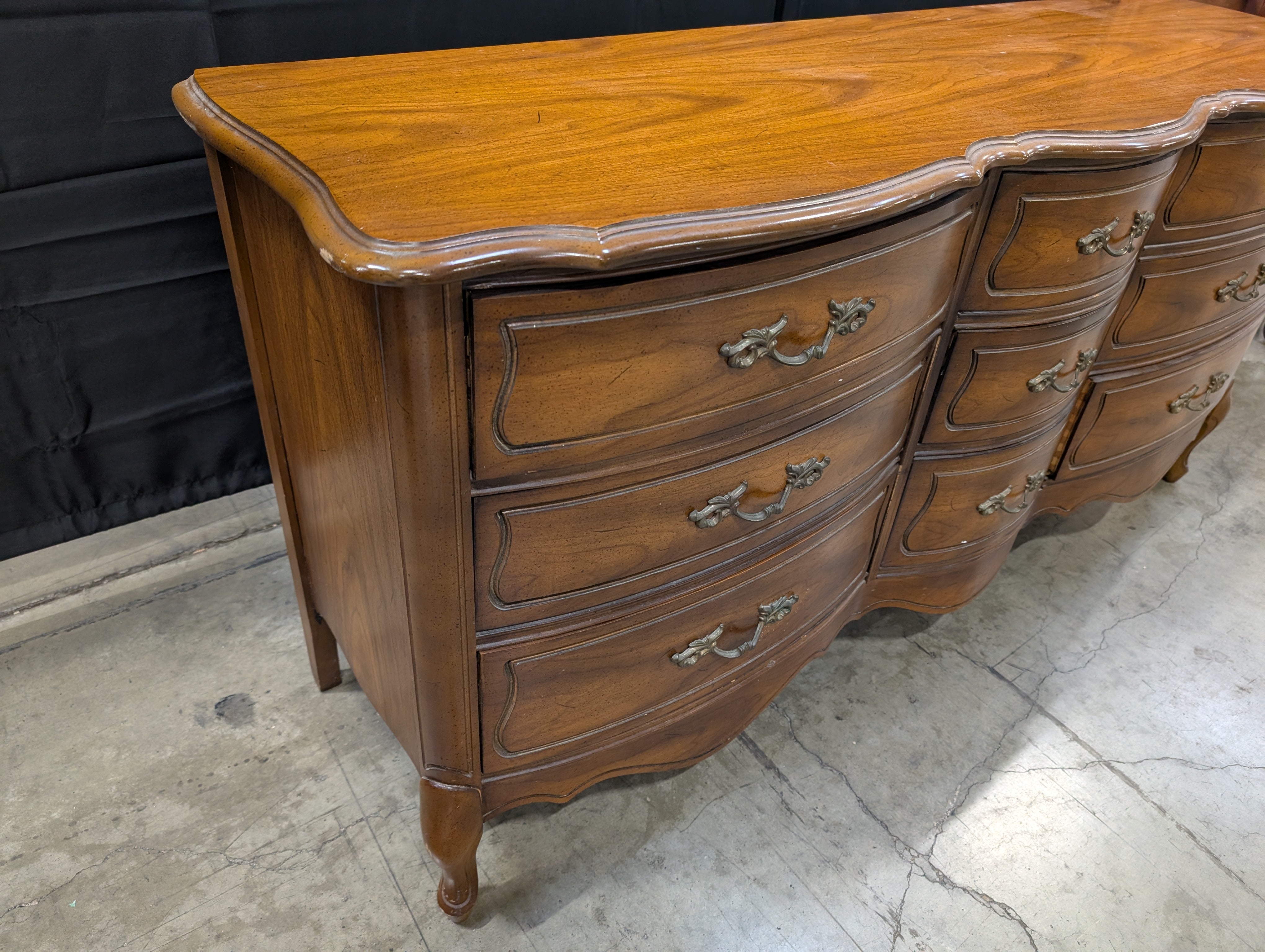 Traditional Curved Top Wooden Dresser