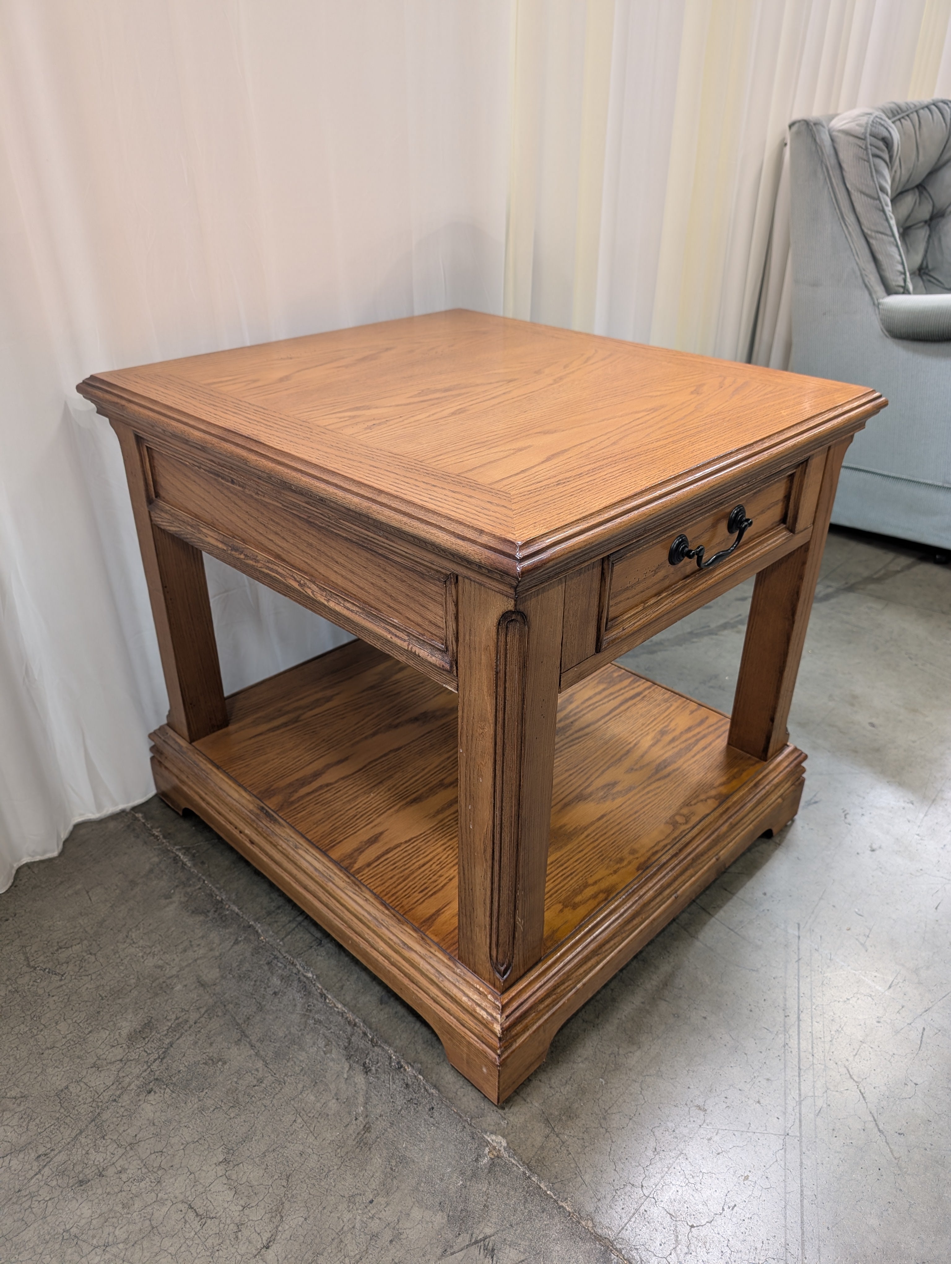 Traditional Oak Finish End Table with Drawer