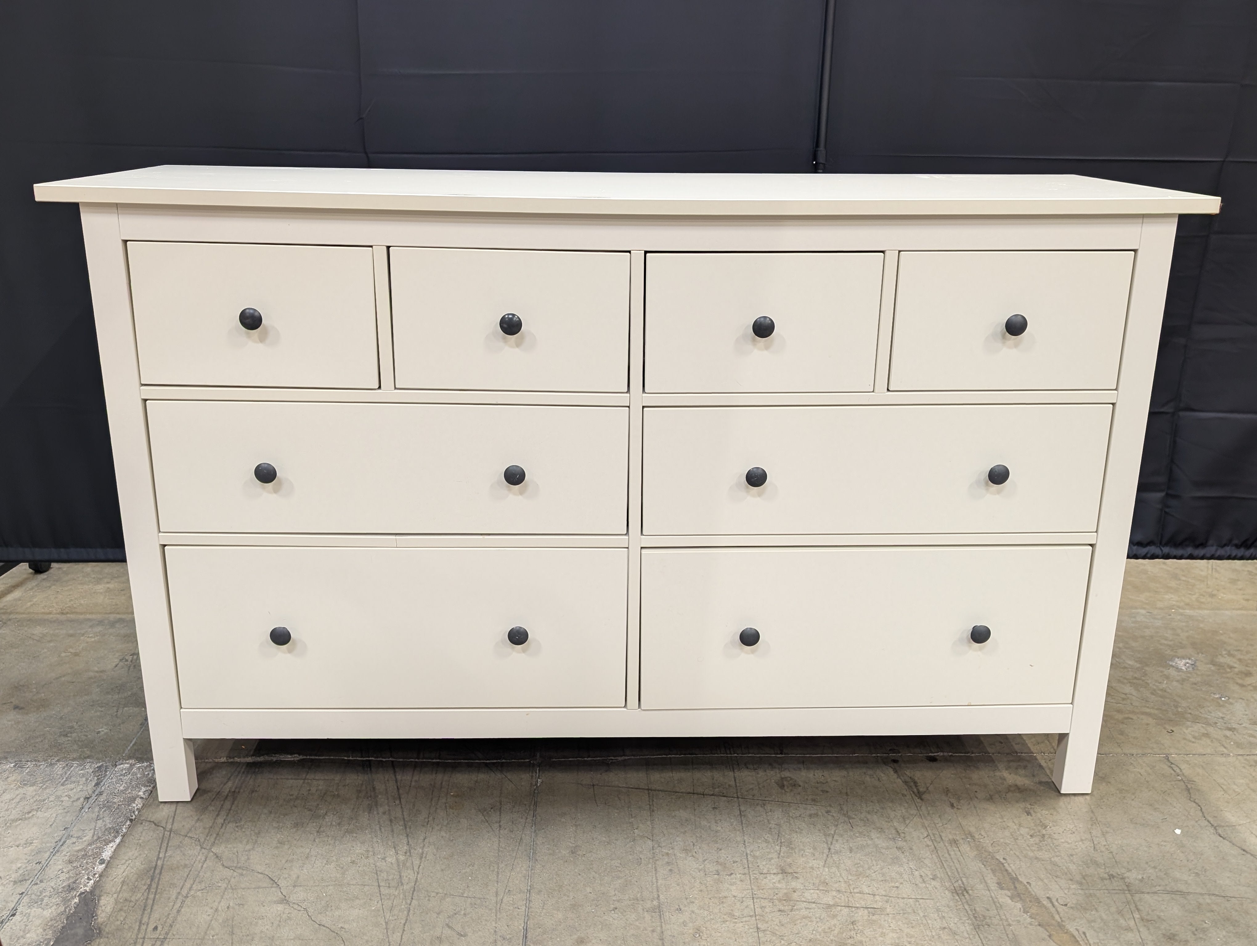 Versatile White 8-Drawer Dresser