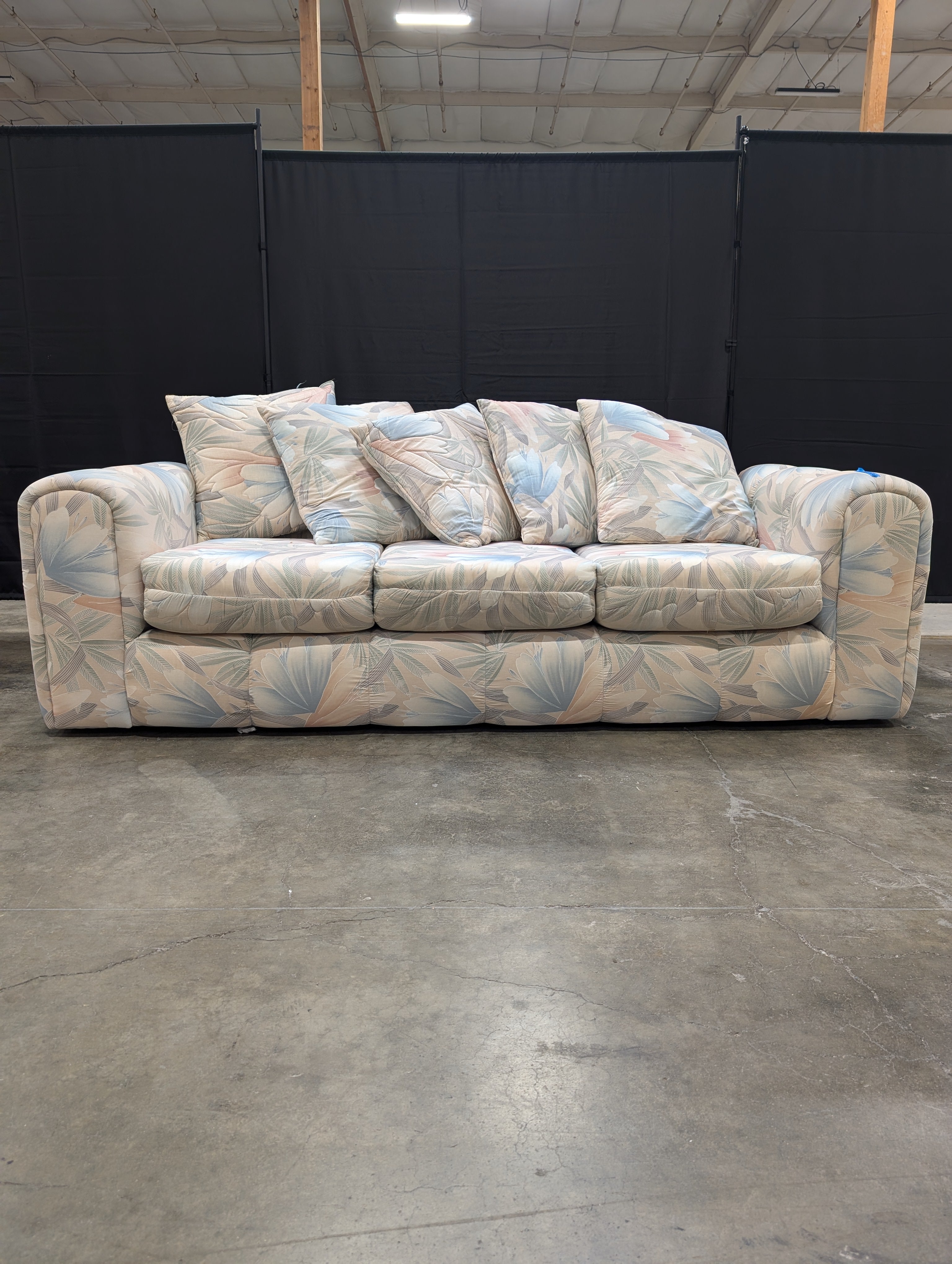 Vintage-Inspired Floral Pattern Three-Seater Sofa