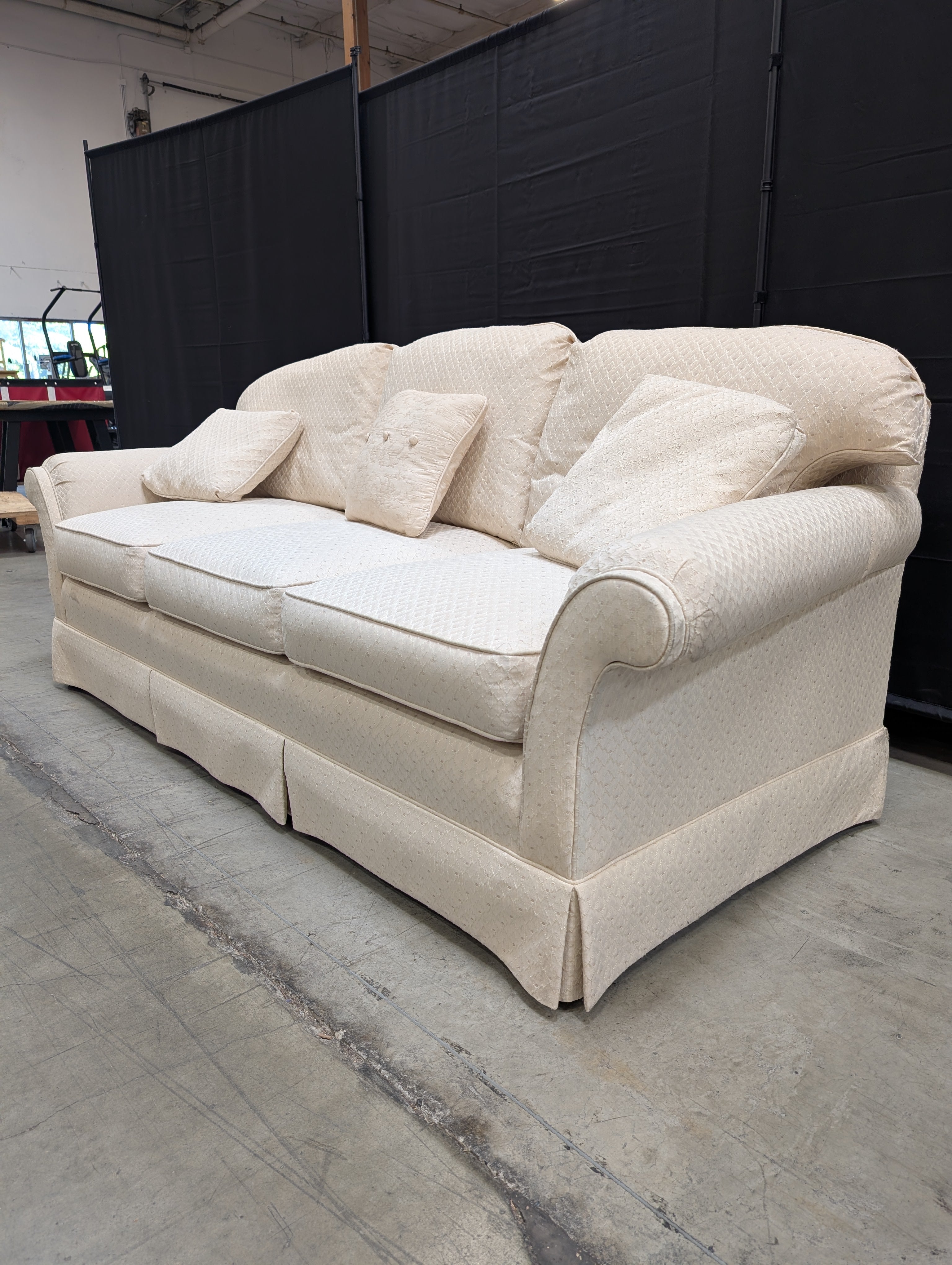 HickoryCraft Three-Seater Fabric Sofa with Rolled Arms