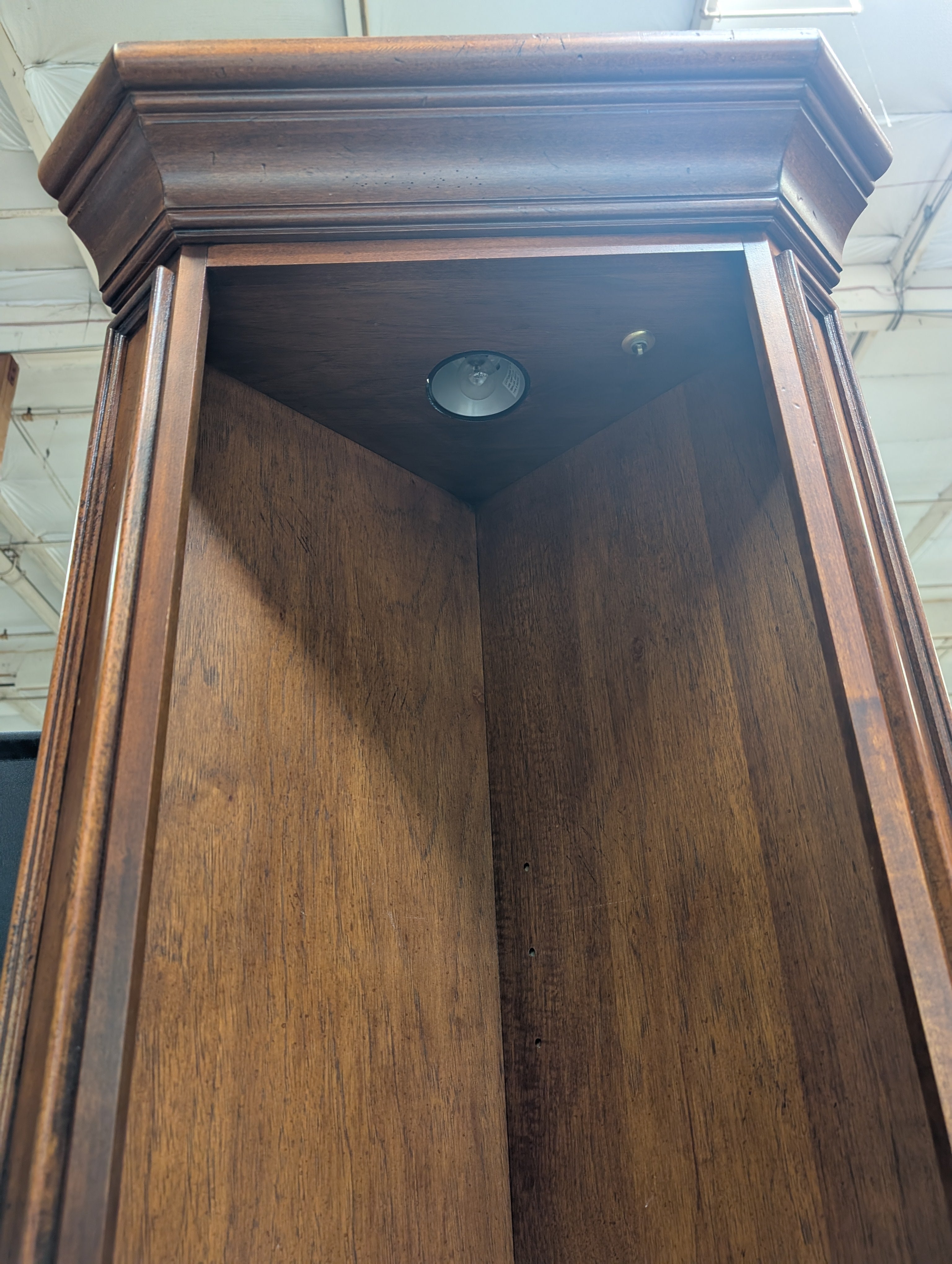 Thomasville Hardwood Corner Display Shelf