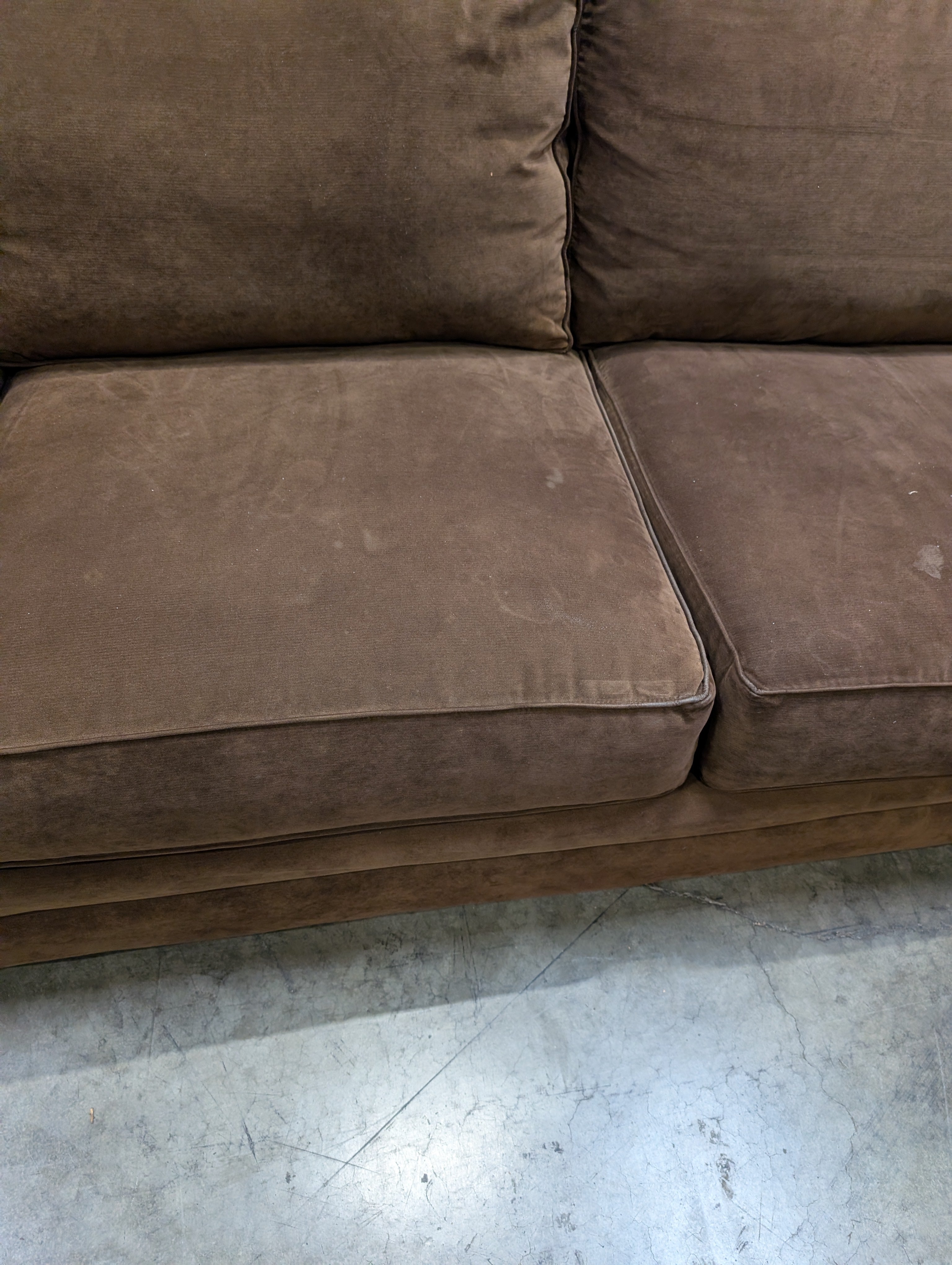 Spacious Brown Broyhill L-Shaped Sectional Sofa with Plush Upholstery USED