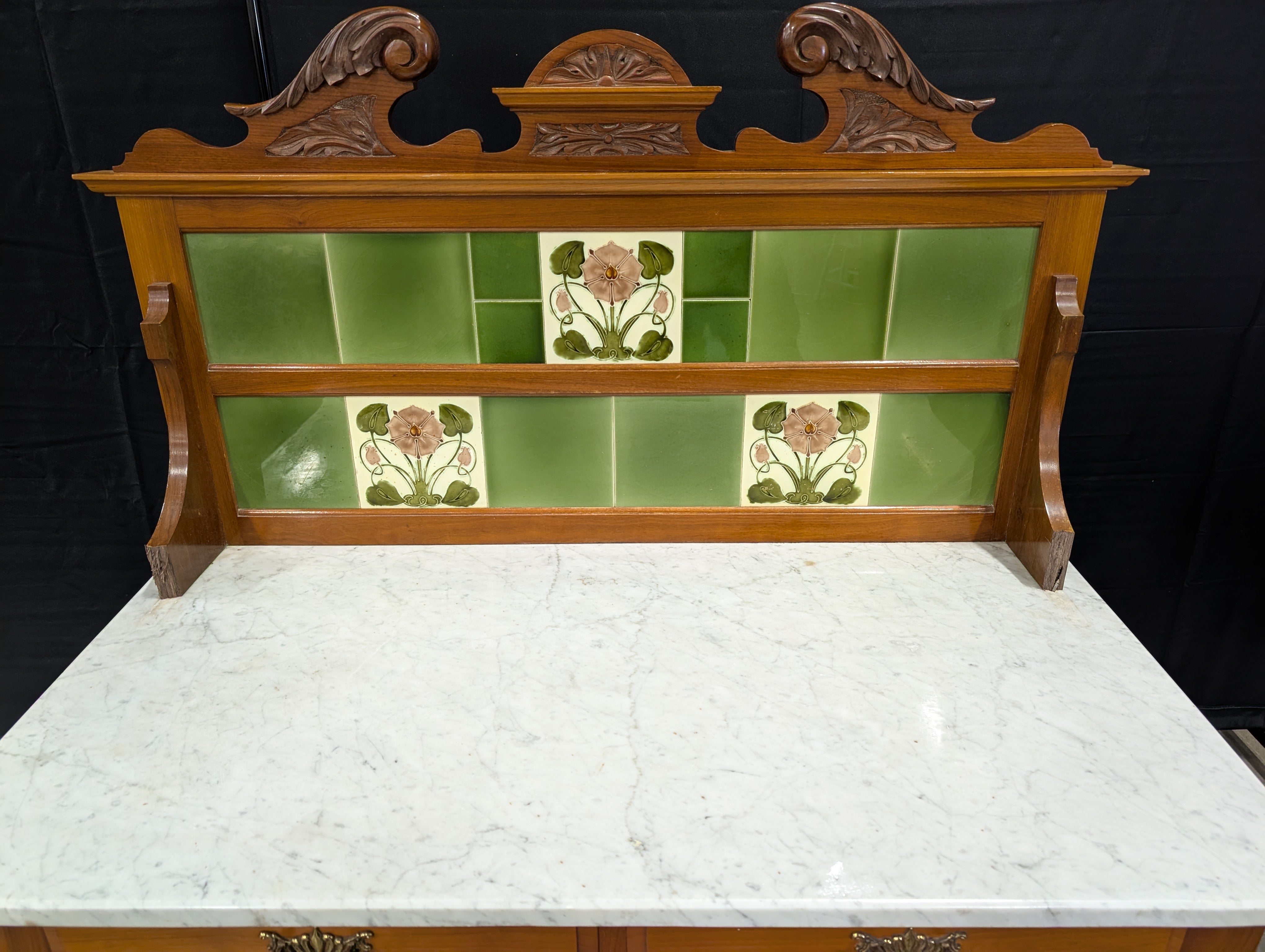 A. De Gruchy & Co. Ltd Old Victorian Washstand