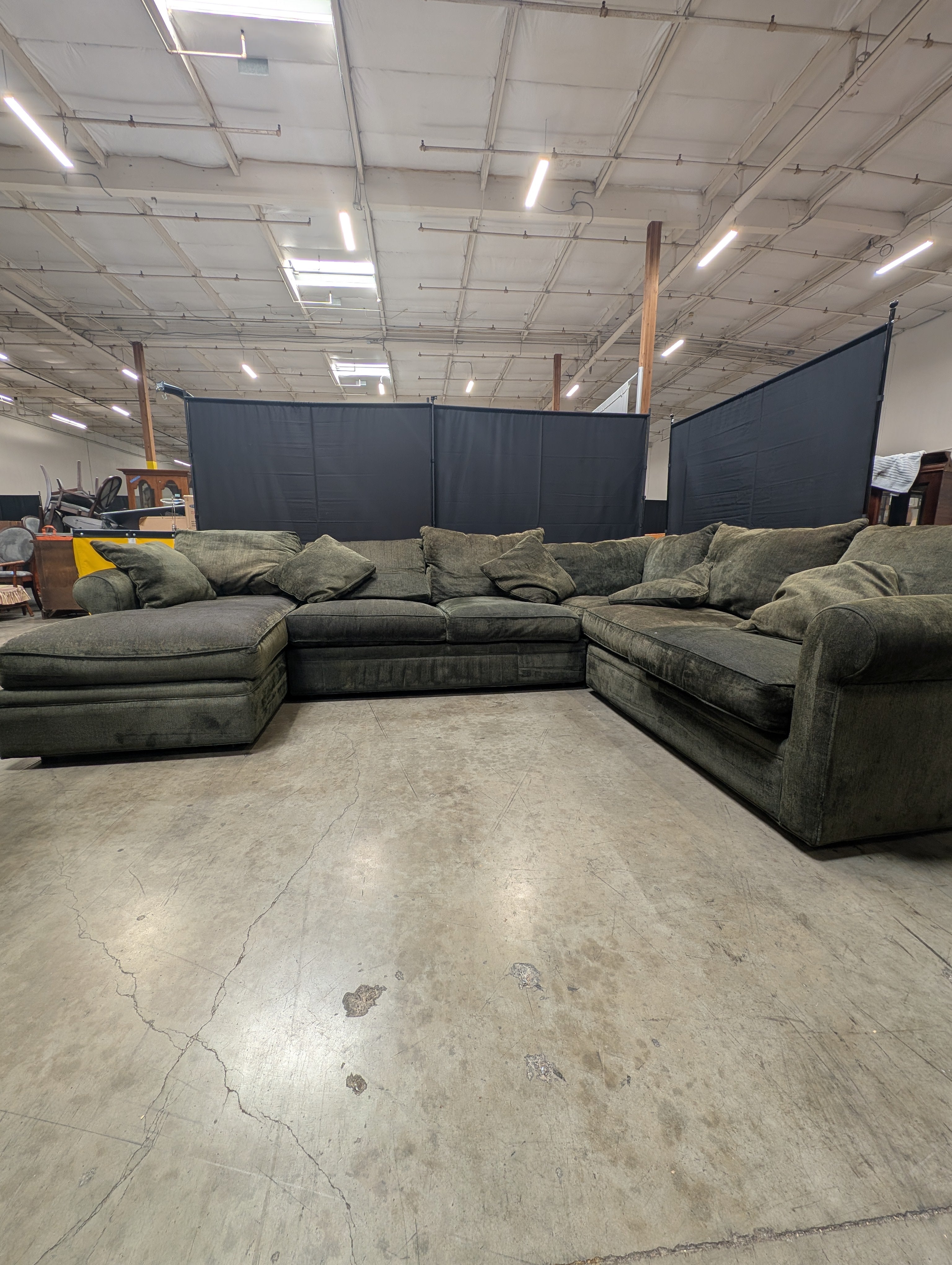 Spacious Dark Grey U-Shaped Sectional Sofa with Chaise