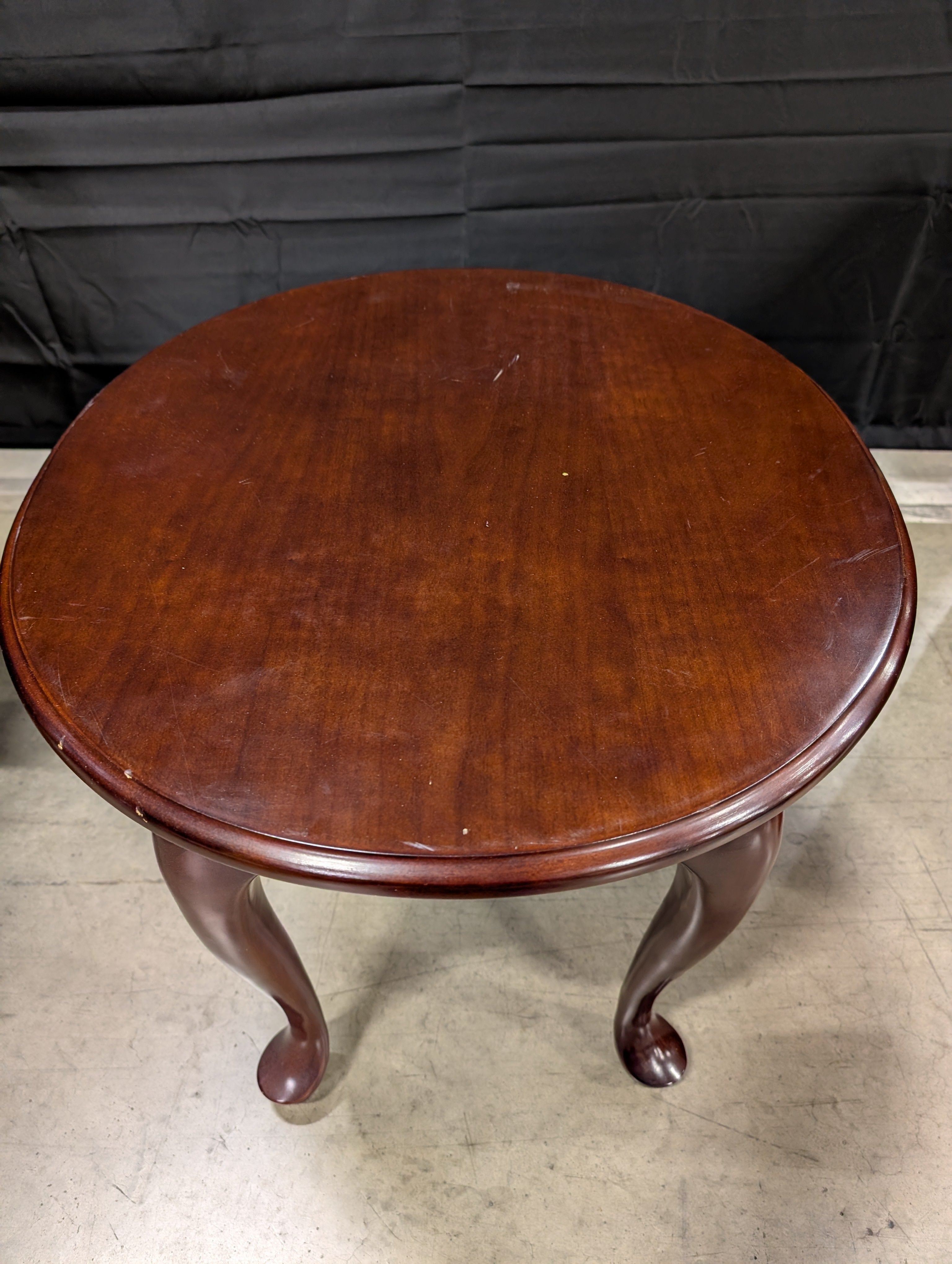 Classic Oval End Table with Cabriole Legs