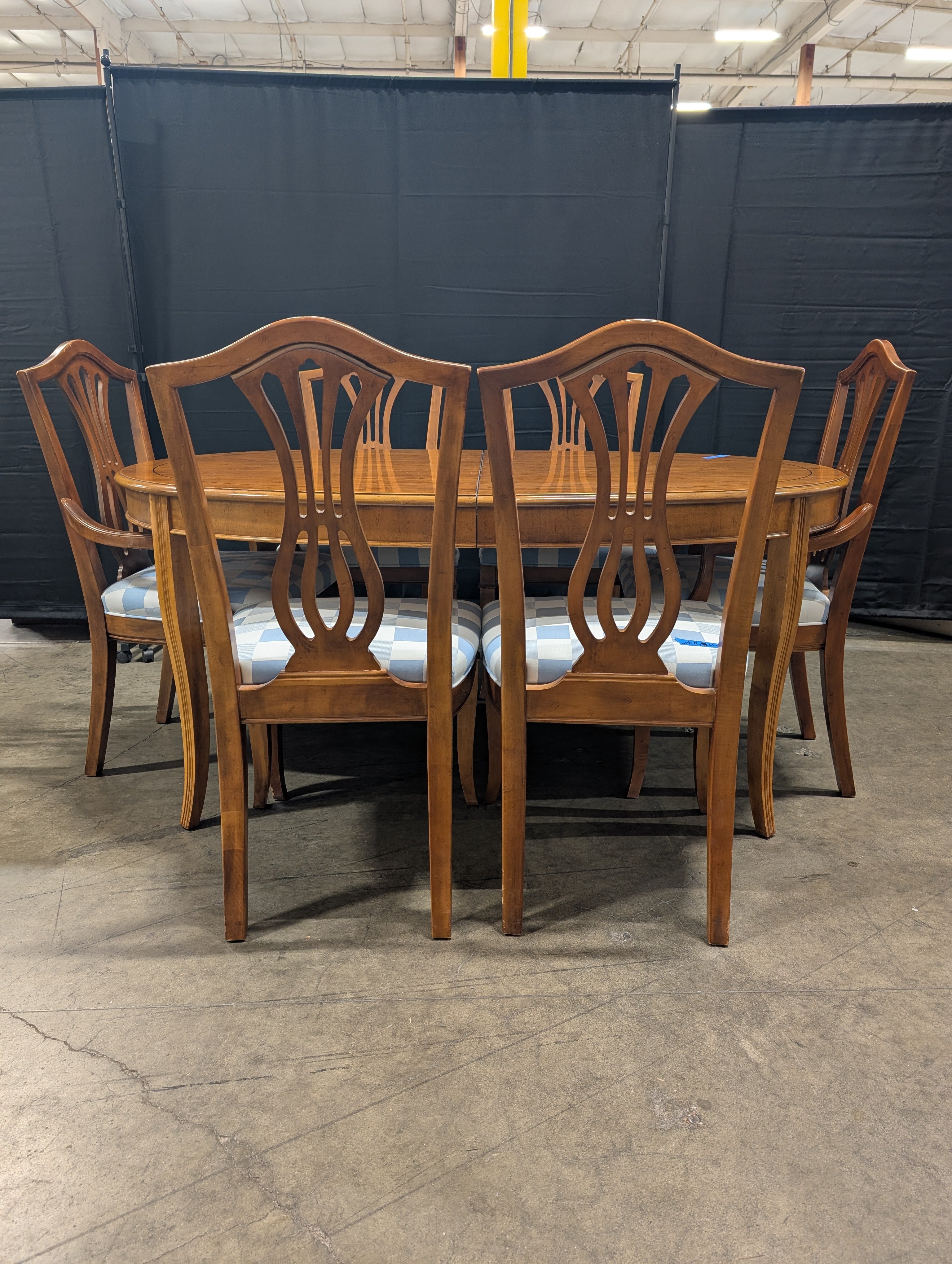 Drexel Traditional Oval Wood Dining Table with Six Dining Chairs Set
