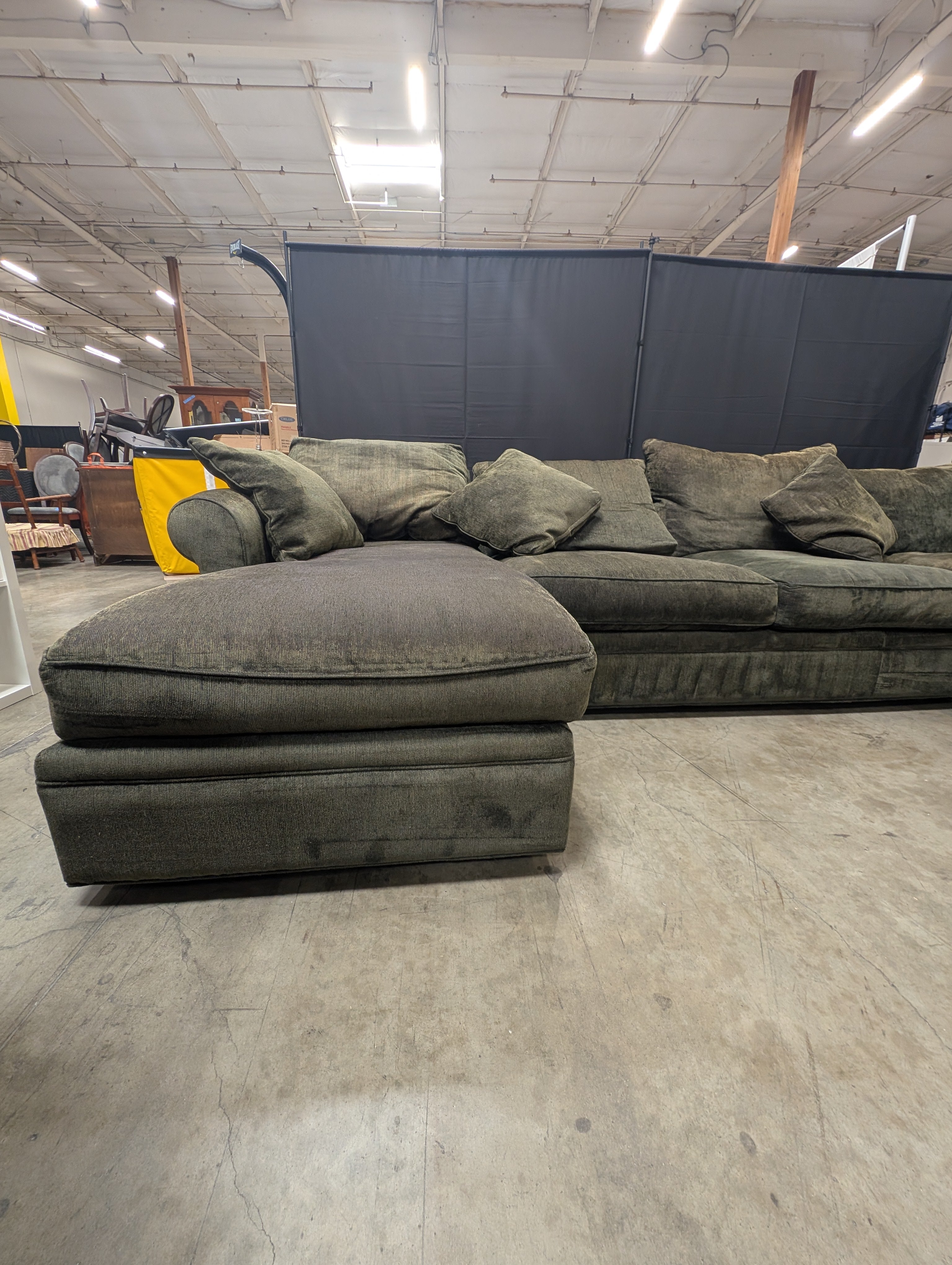 Spacious Dark Grey U-Shaped Sectional Sofa with Chaise