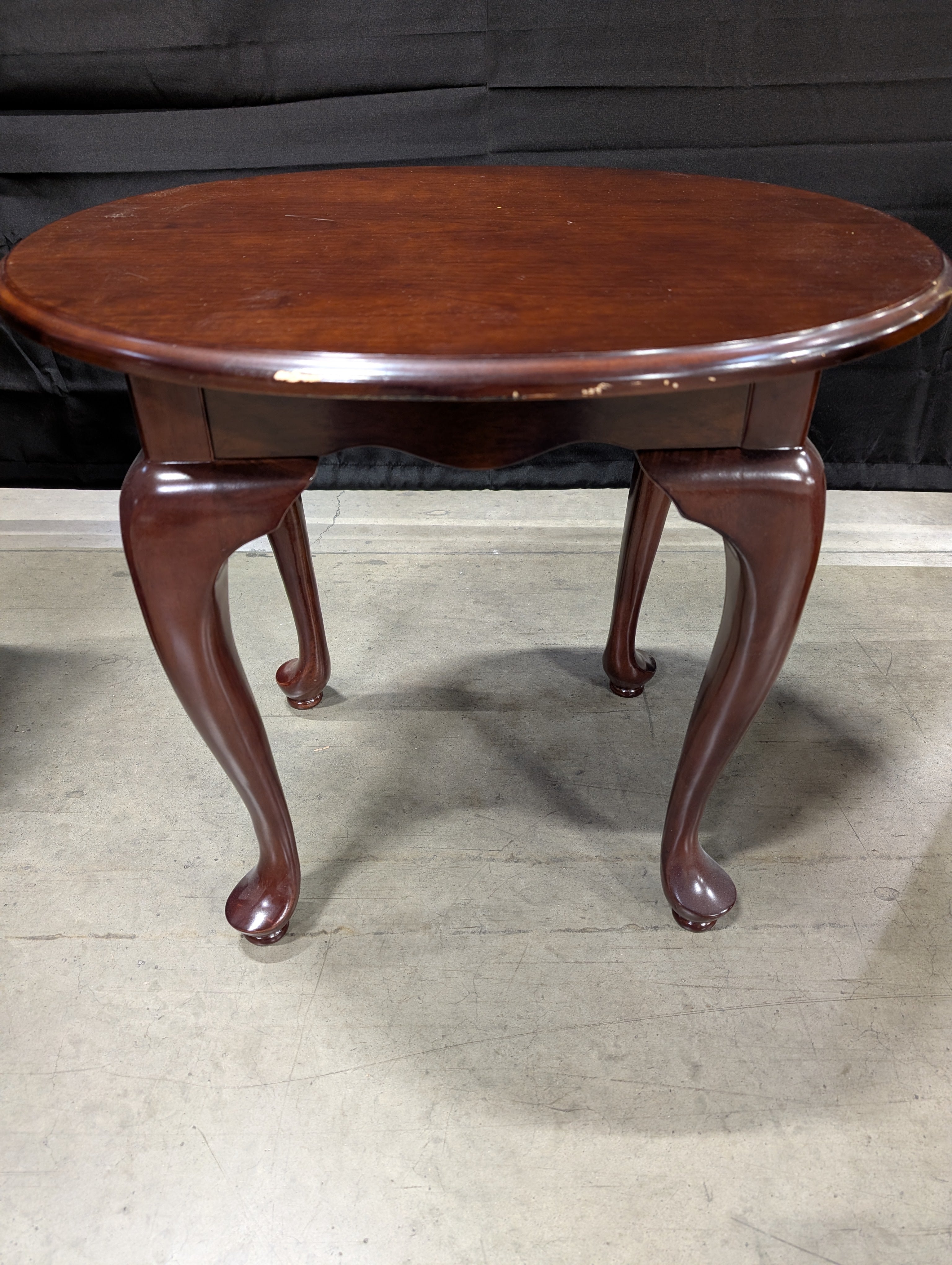 Classic Oval End Table with Cabriole Legs