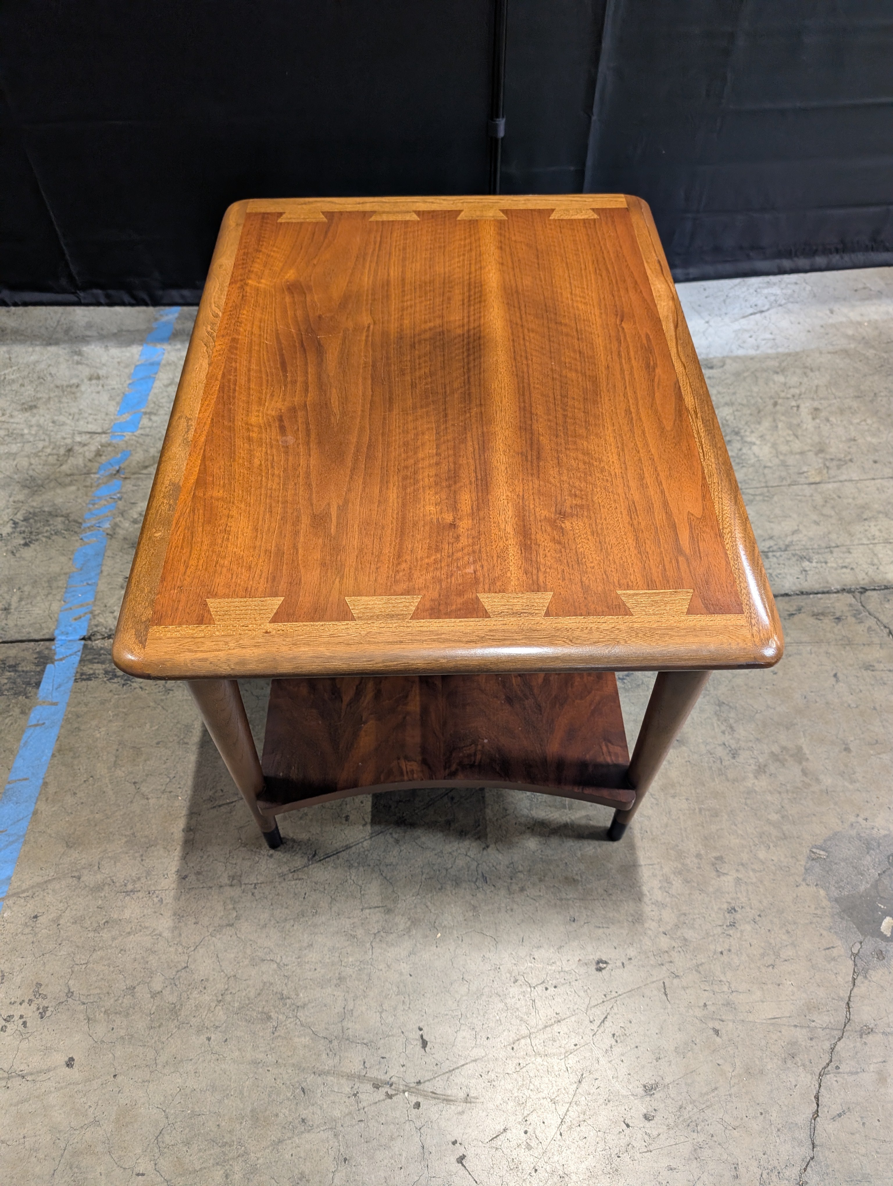 Lane Furniture Wood End Table with Inlaid Top and Lower Shelf