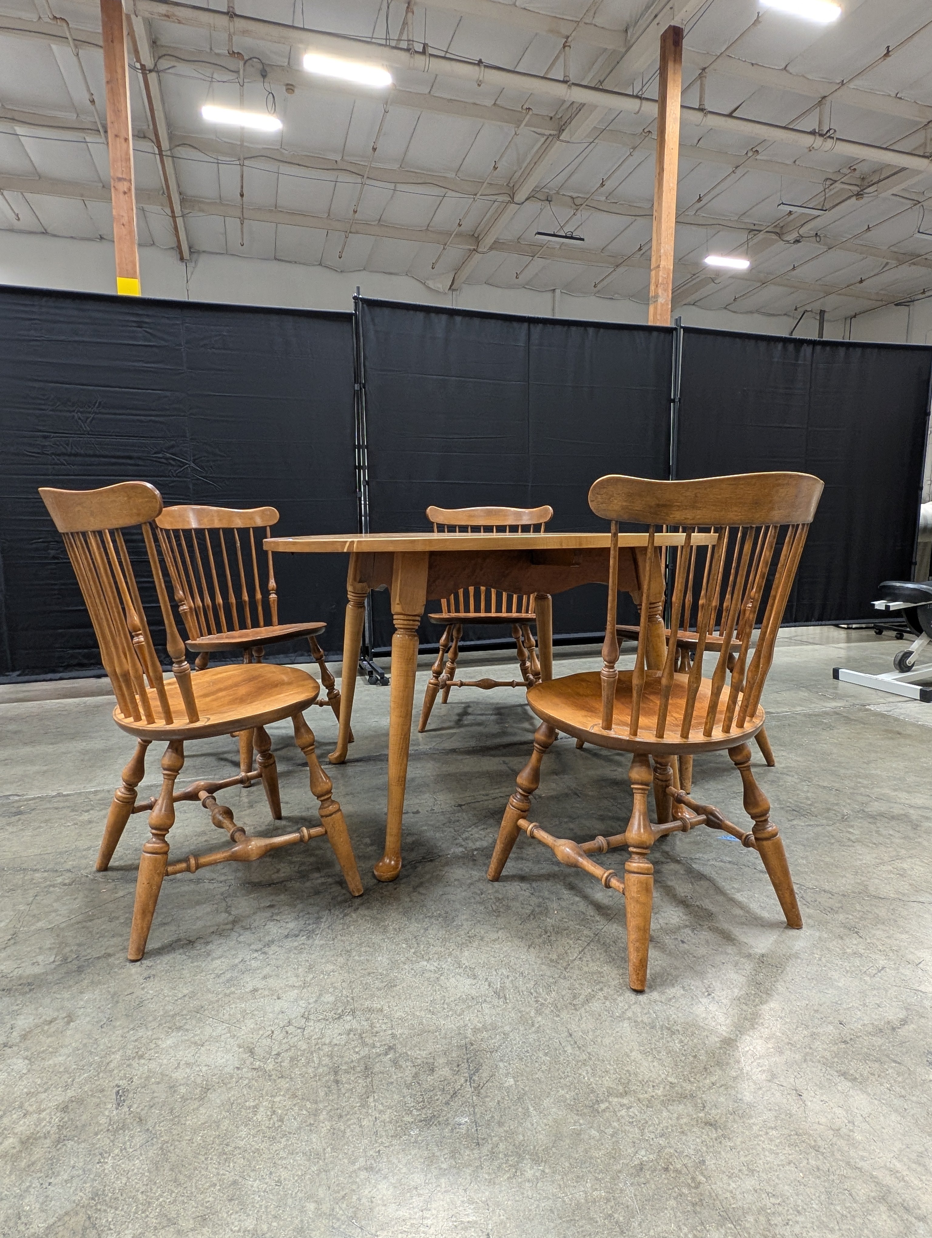 Nichols & Stone Dining Set | Round Table and Five Chairs