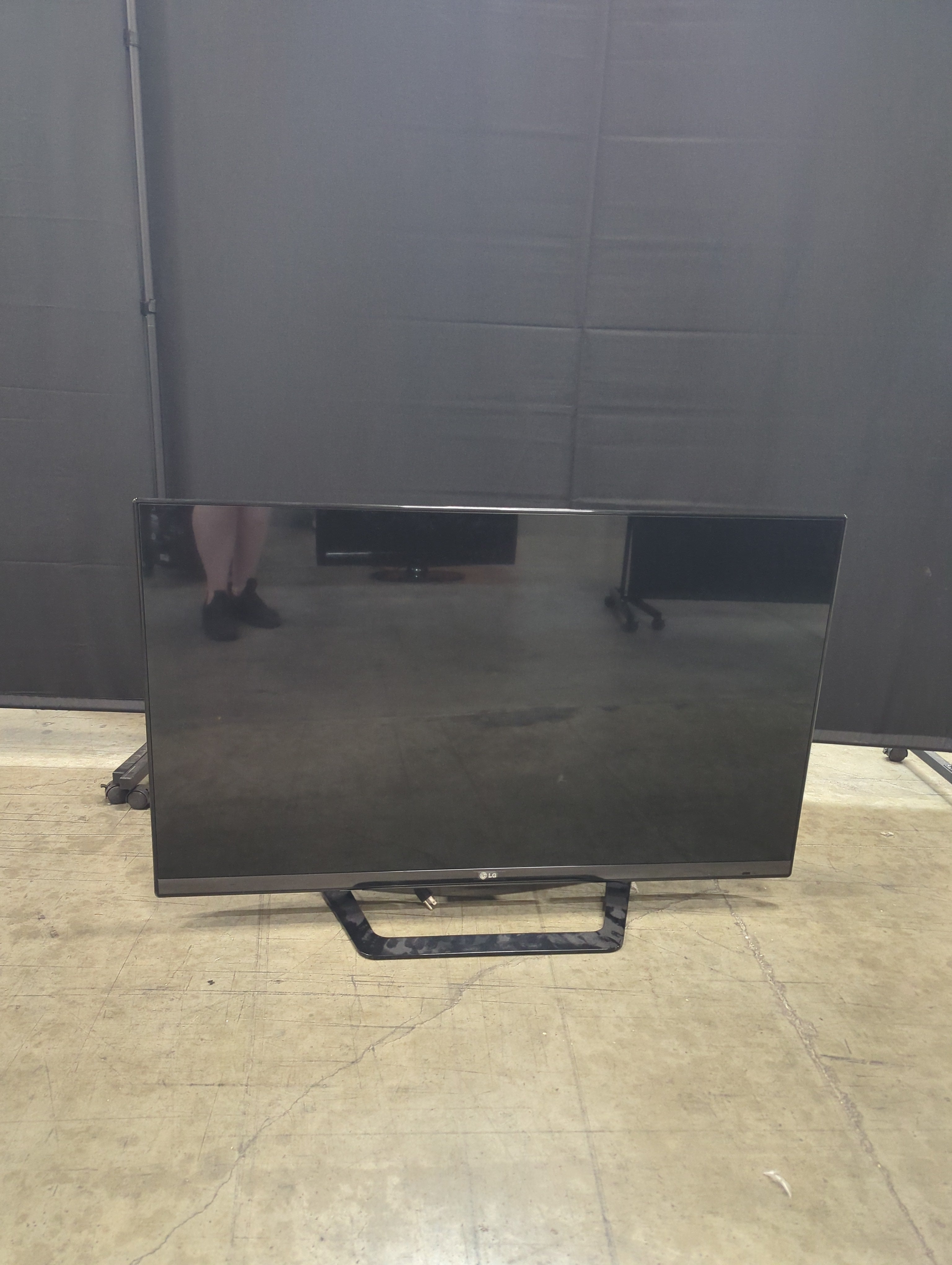Black LG 48 Inches Flat Screen Television - 47LM6400